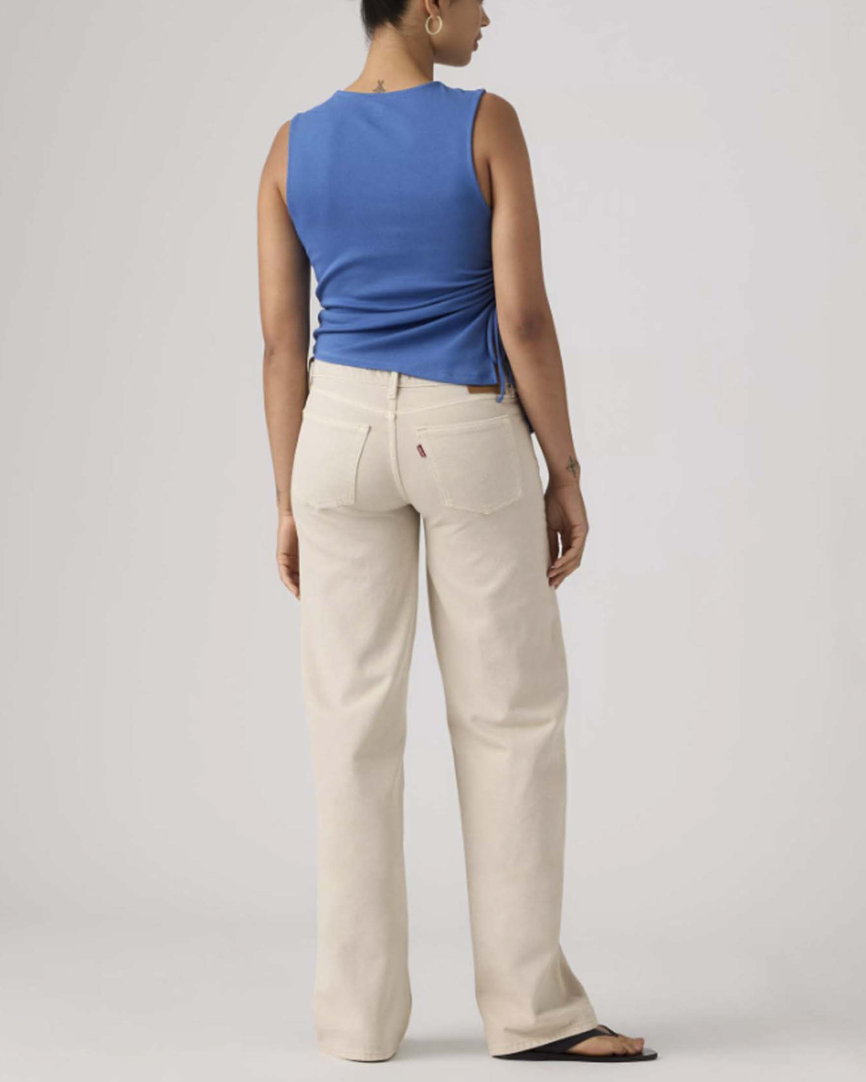 Jeans Low Loose Levi's color gesso in denim a vita bassa con gamba ampia image