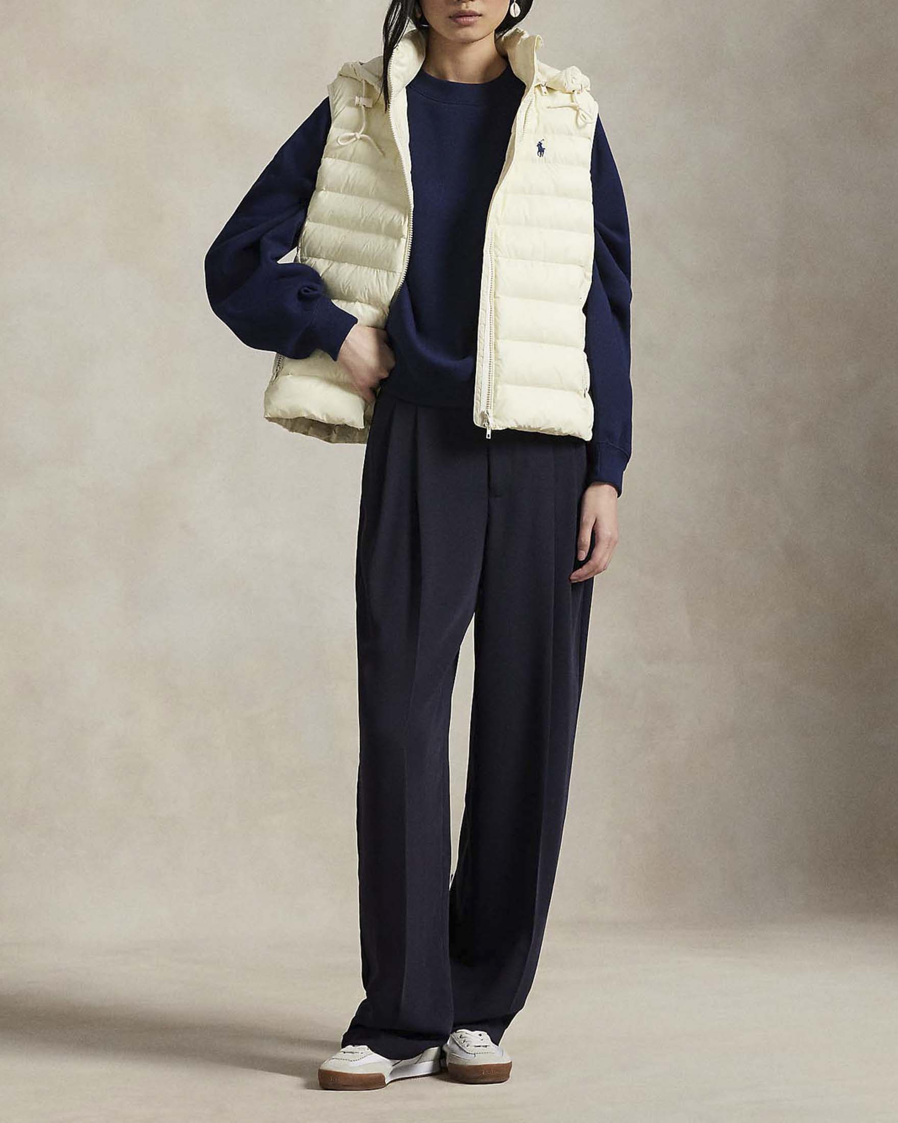 Piumino smanicato Polo Ralph Lauren idrorepellente avorio con cappuccio removibile e Pony ricamato image