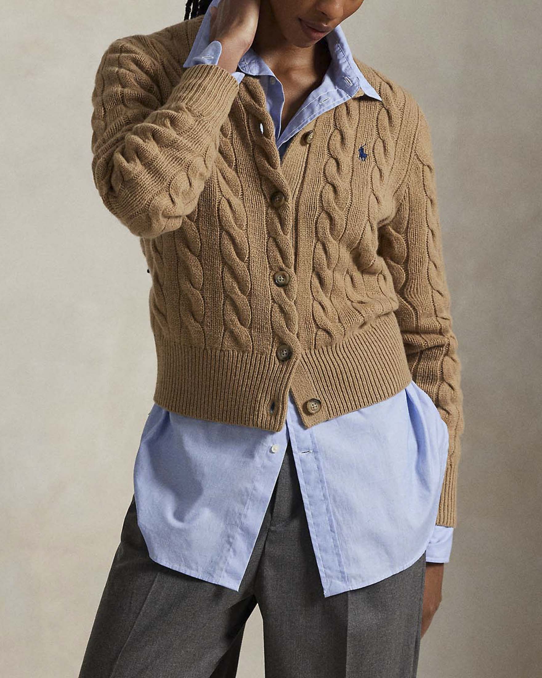 Cardigan slim Polo Ralph Lauren color cammello in lana e cachemire a trecce con logo Pony ricamato