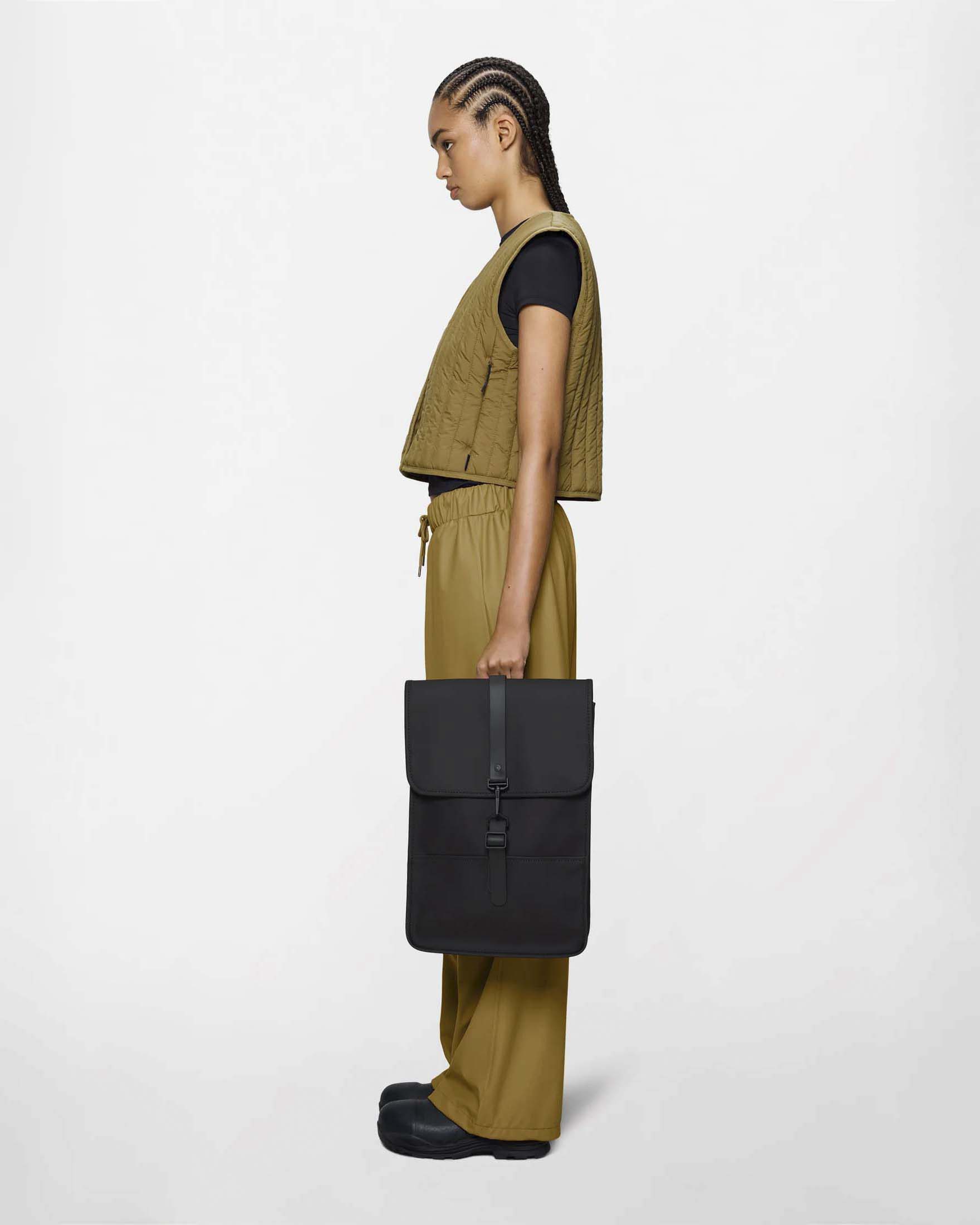 Puffed Backpack Mini Rains nero in tessuto impermeabile image