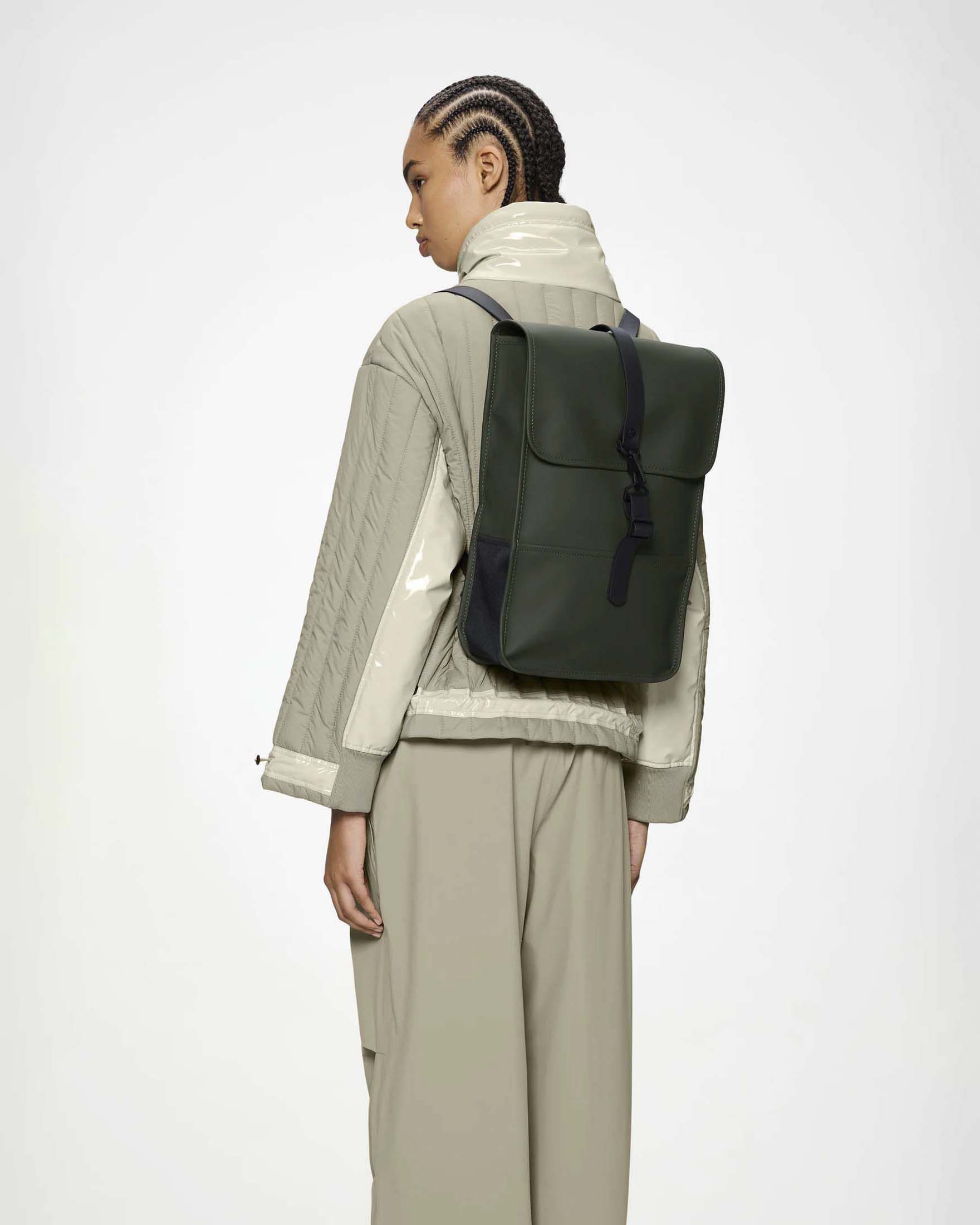 Puffed Backpack Mini Rains verde militare in tessuto impermeabile image