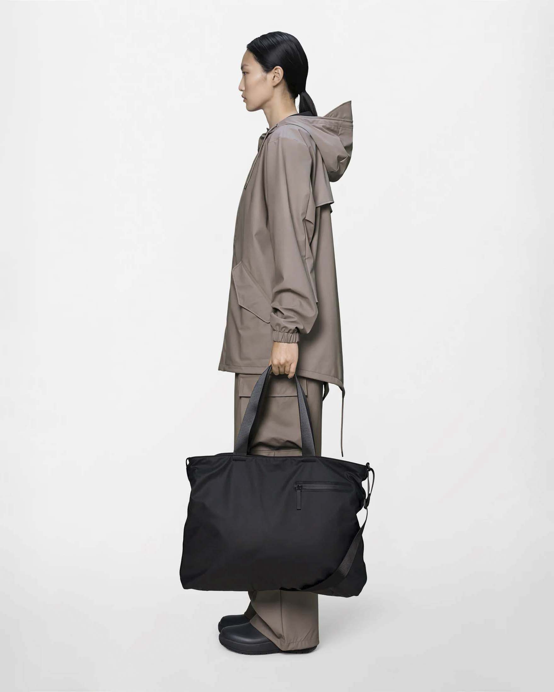 Dash Messenger Tote Bag Rains nera in tessuto impermeabile con tasca frontale image