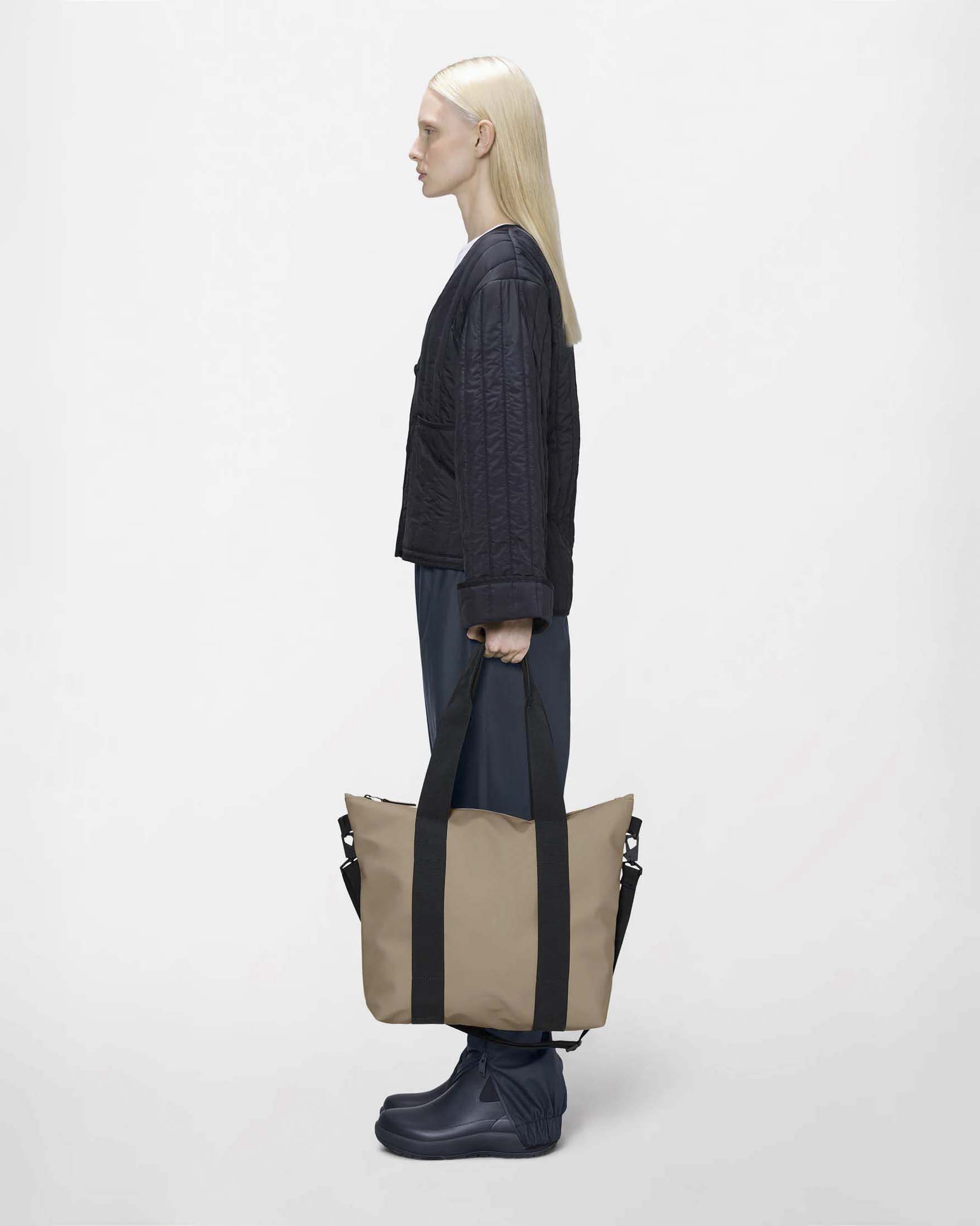 Tote Bag Mini Rains beige in tessuto impermeabile con chiusura a zip image