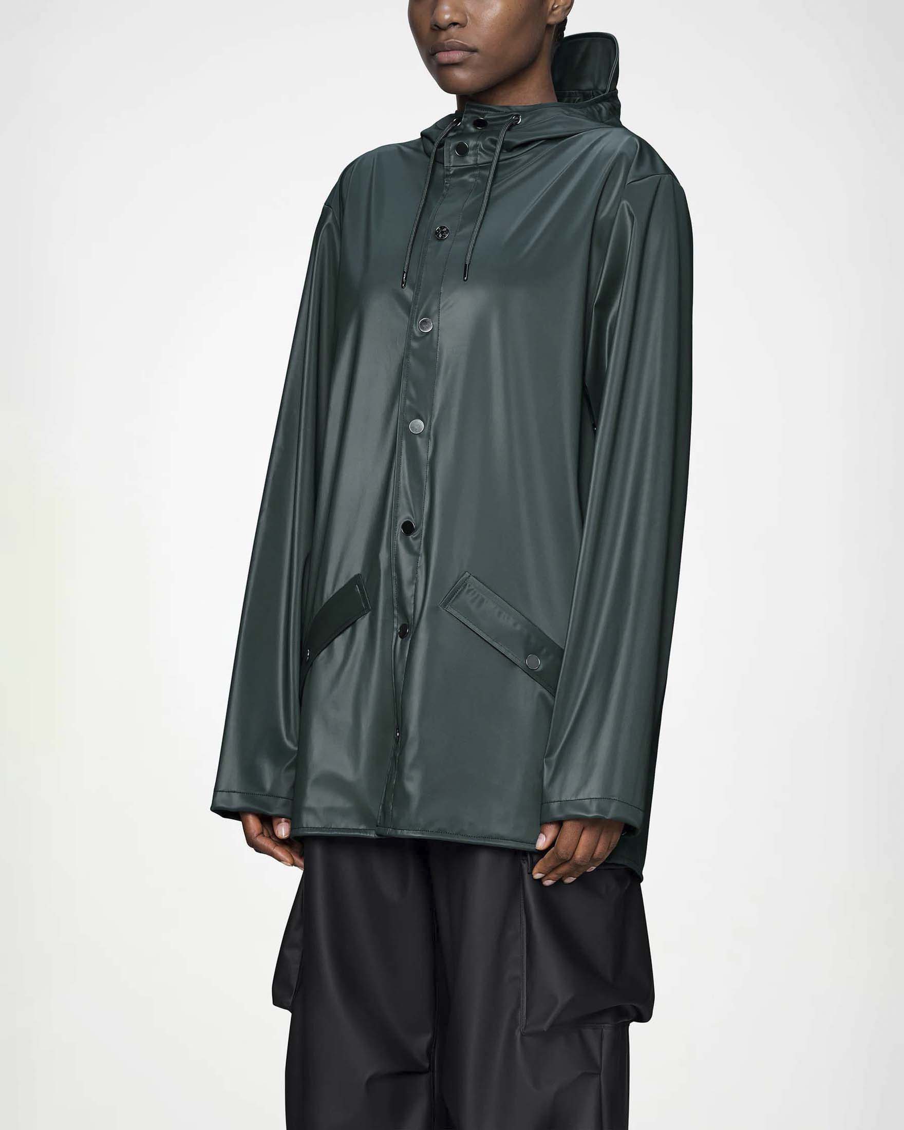 Giacca antipioggia Long Jacket Rains color prugna con abbottonatura a pressione frontale image