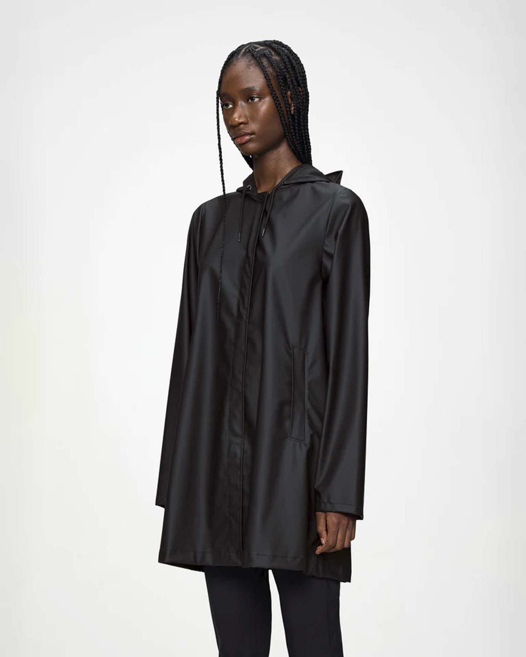 Giacca antipioggia A-Line W Jacket Rains nera svasata corta con cappuccio dotato di visiera e coulisse image