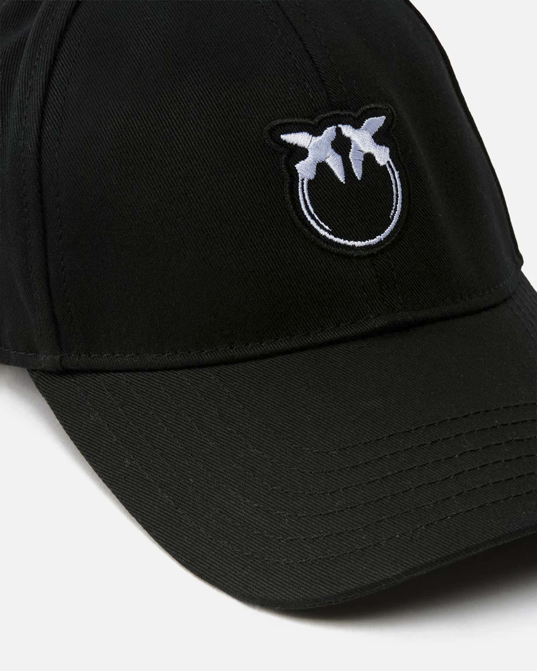 Cappello con visiera Pinko in puro cotone nero con logo Love Birds ricamato tono su tono image
