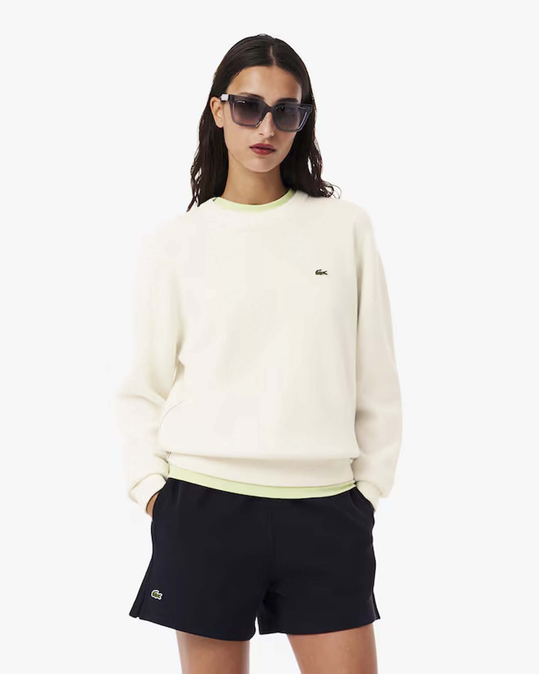 Maglione girocollo Lacoste color panna in misto cotone e lana con spalla scesa e coccodrillo ricamato