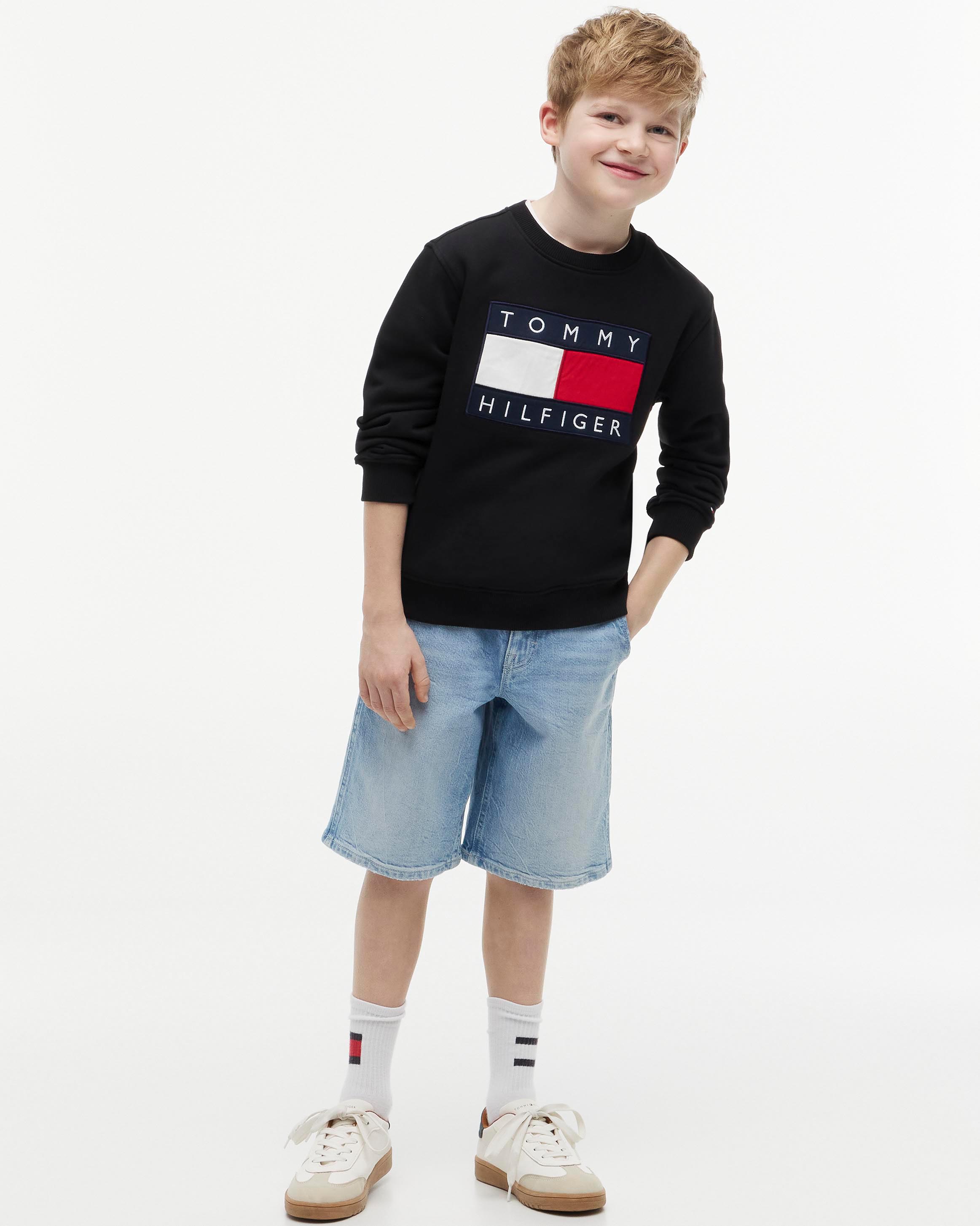 Felpa nera Tommy Hilfiger in puro cotone con maxi bandiera logo image