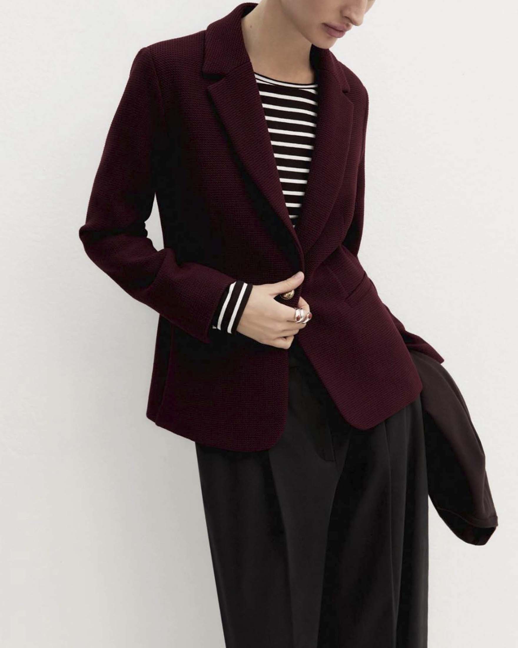 Giacca sfiancata Emme Marella bordeaux in stuoia stretch di viscosa con bottone bijoux