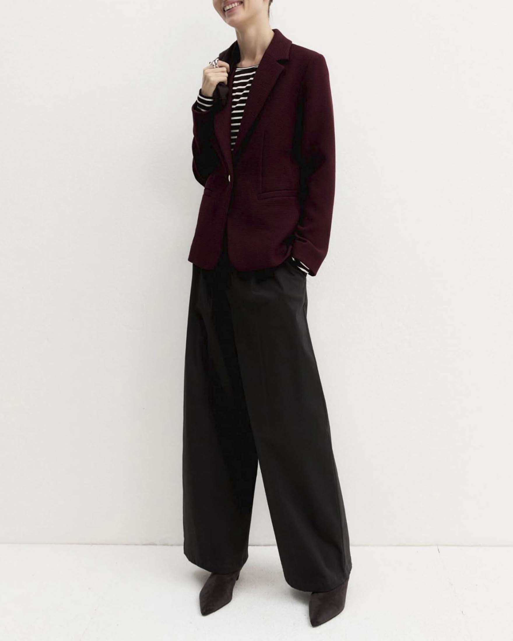 Giacca sfiancata Emme Marella bordeaux in stuoia stretch di viscosa con bottone bijoux image