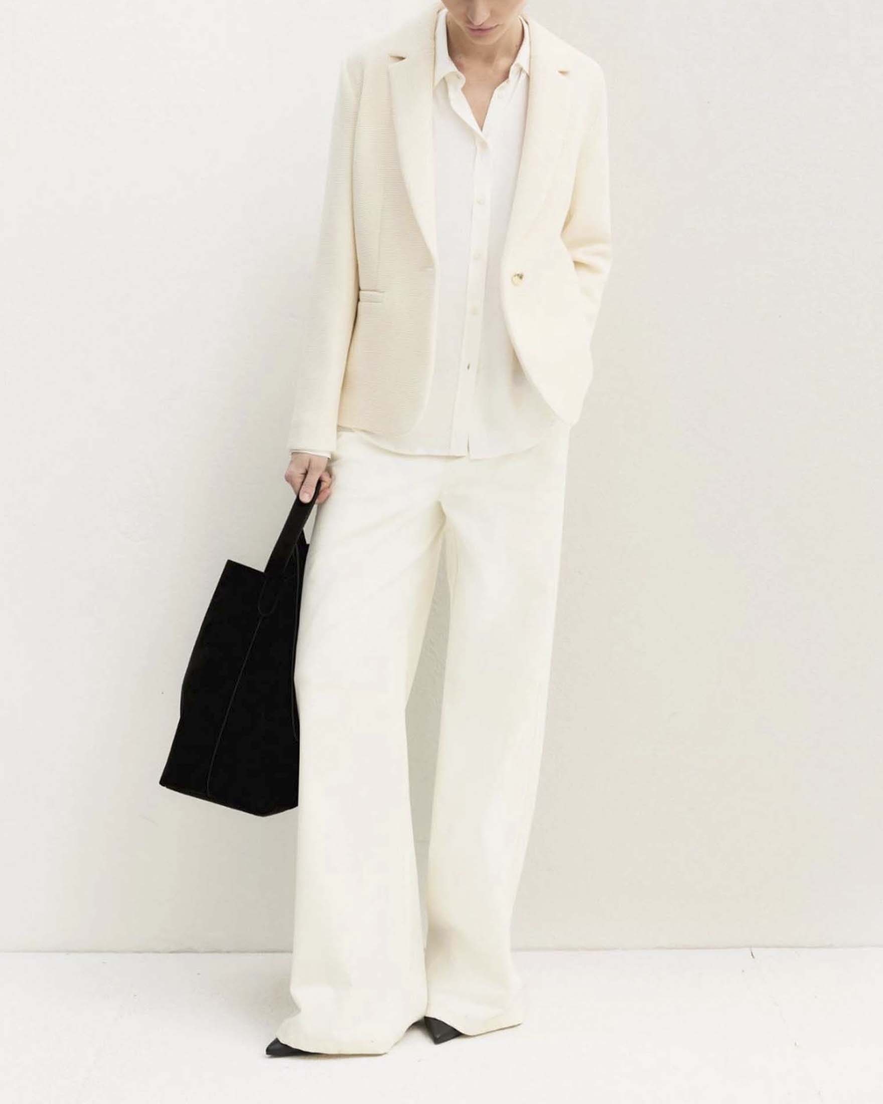 Giacca sfiancata Emme Marella avorio in stuoia stretch di viscosa con bottone bijoux image