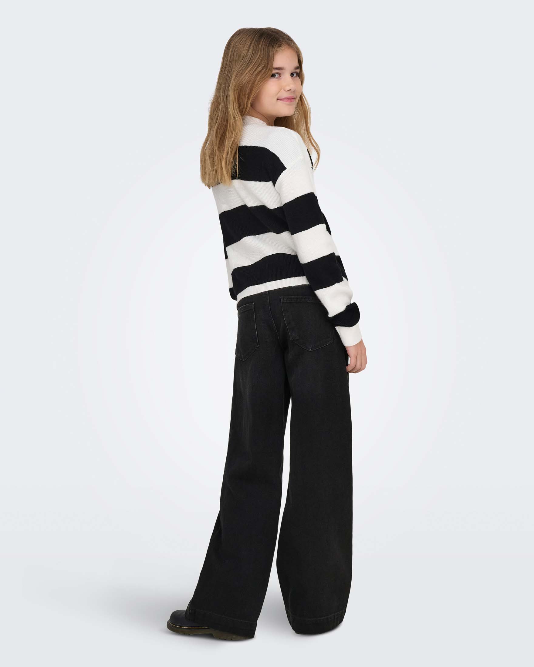 Maglia girocollo Kids Only a righe panna e nere in misto viscosa image