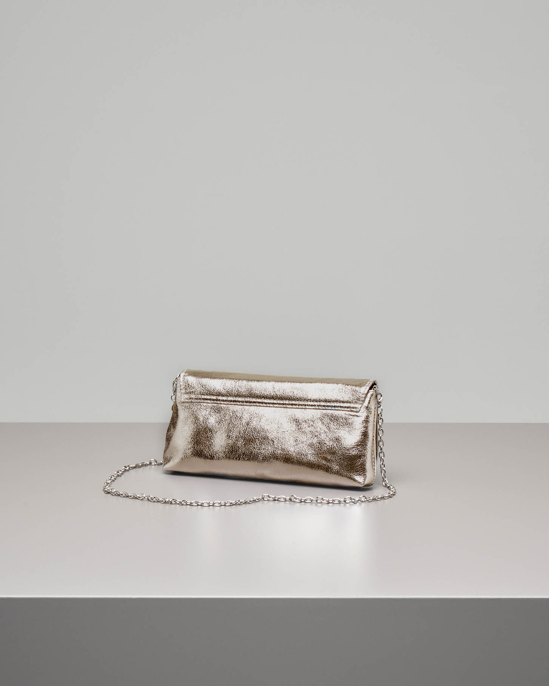 Pochette a busta in ecopelle rame effetto laminato