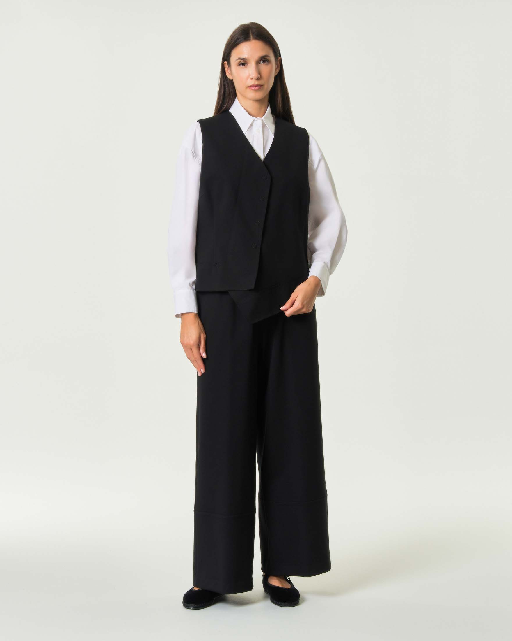 Pantaloni wide Jurerê neri in punto Milano di viscosa stretch con tasche e vita elasticizzata