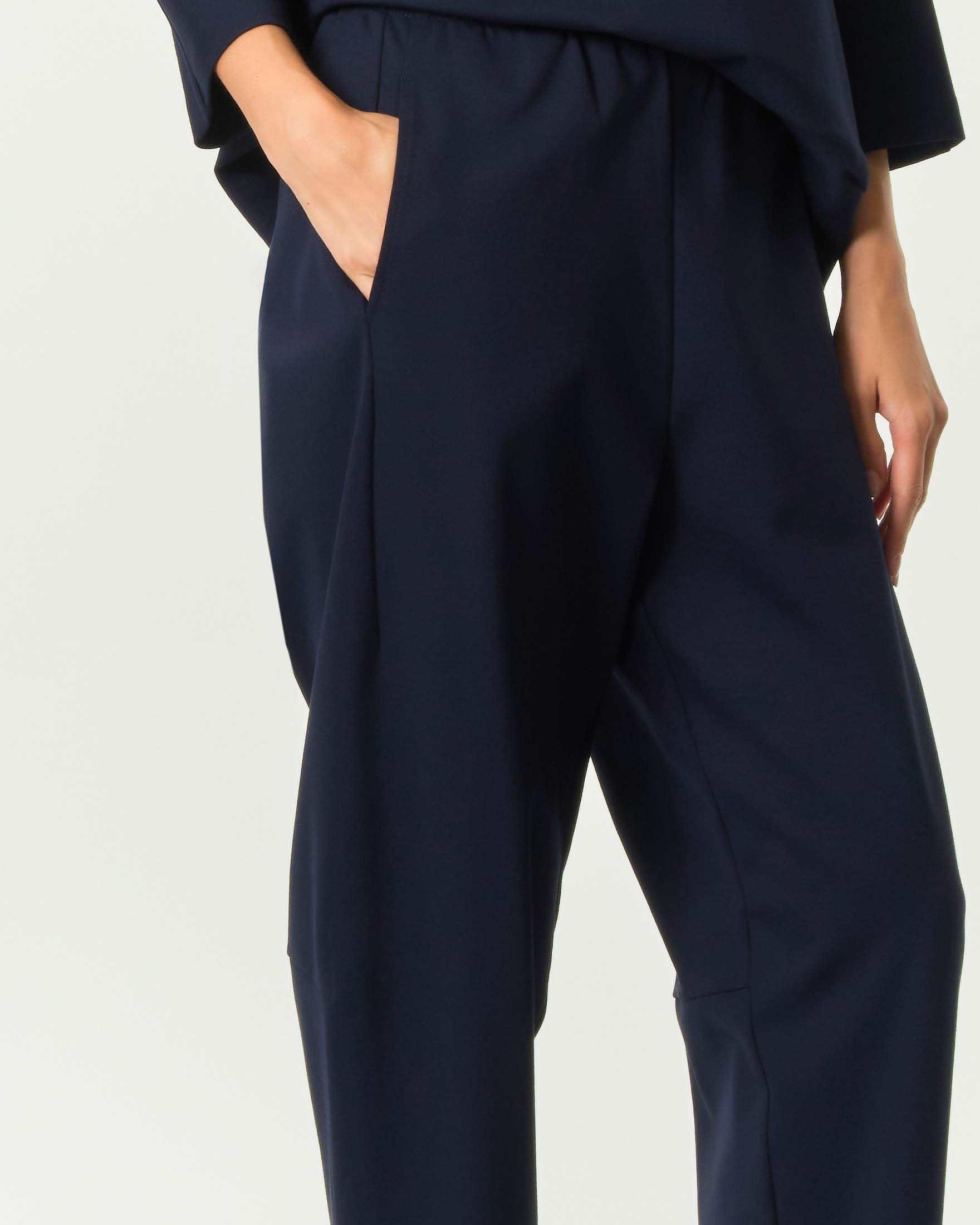 Pantaloni balloon Jurerê blu in punto Milano di viscosa stretch con tasche e vita elasticizzata image
