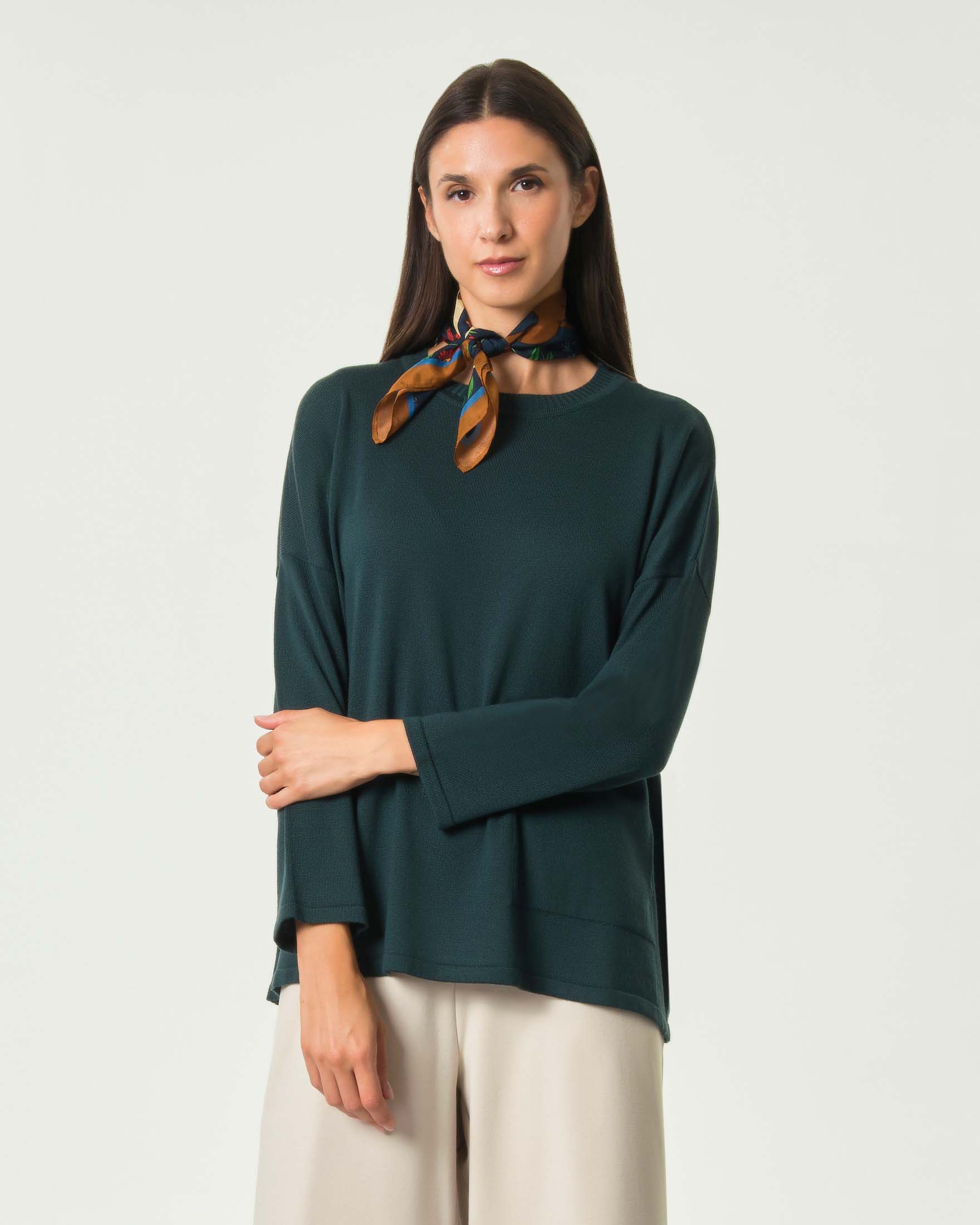 Maglia girocollo Jurerê verde in misto lana con tasca applicata a lato e spalla scesa