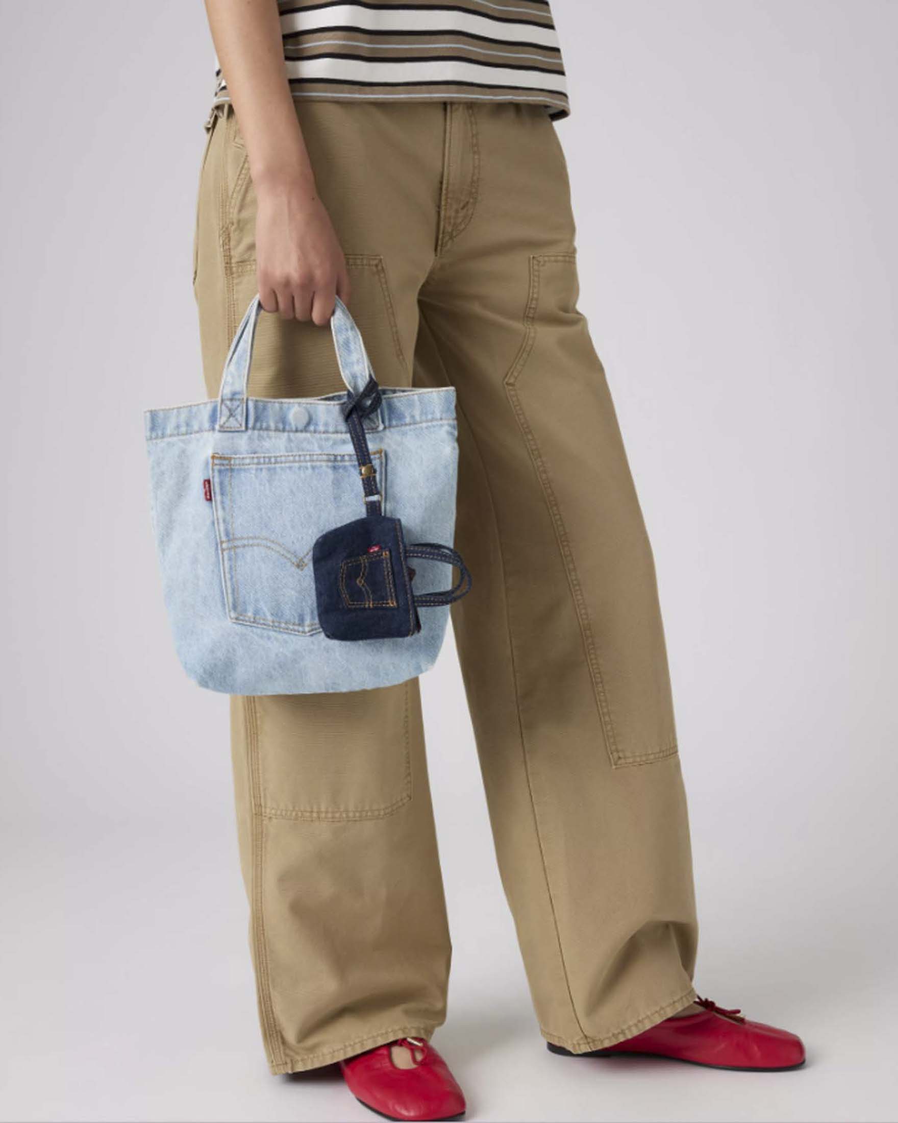 Mini Backpocket Tote Charm Levi's lavaggio scuro in cotone con chiusura zip