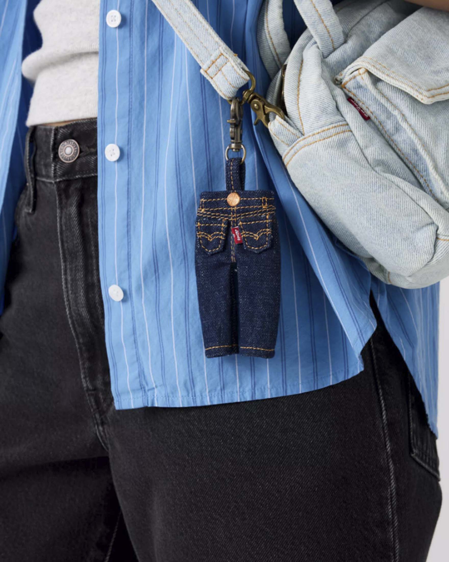 Mini 501 Charm Levi's lavaggio scuro in cotone con clip in metallo