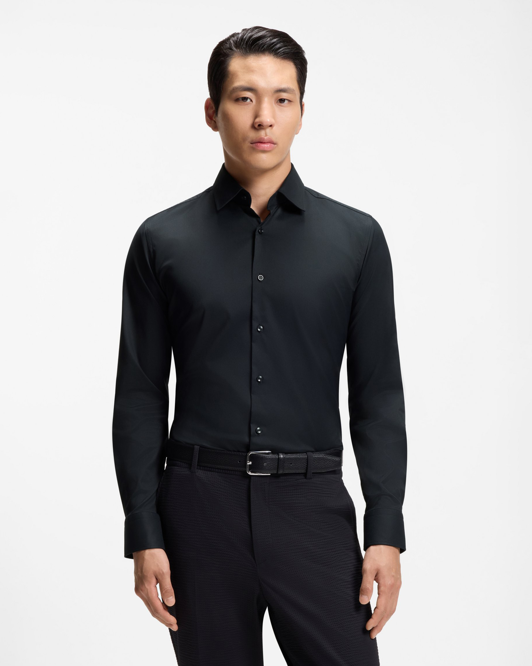 Camicia Boss nera Spread in tessuto tecnico stretch con colletto aperto alla francese