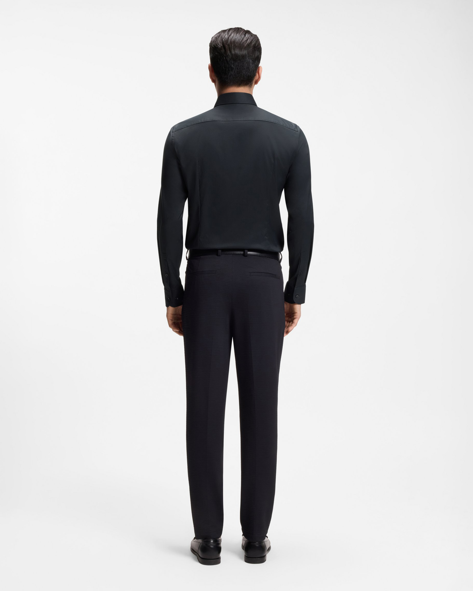 Camicia Boss nera Spread in tessuto tecnico stretch con colletto aperto alla francese image