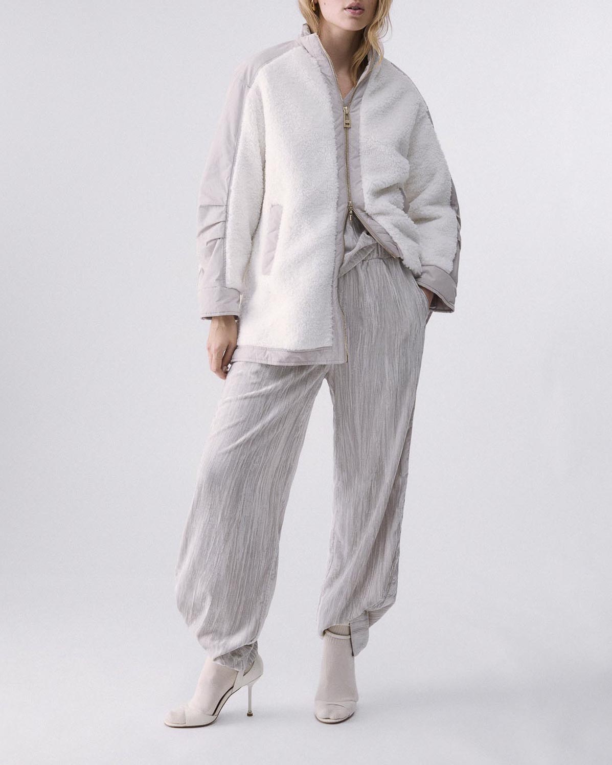 Bomber oversize teddy Liu Jo Sport color panna con chiusura zip e cappuccio