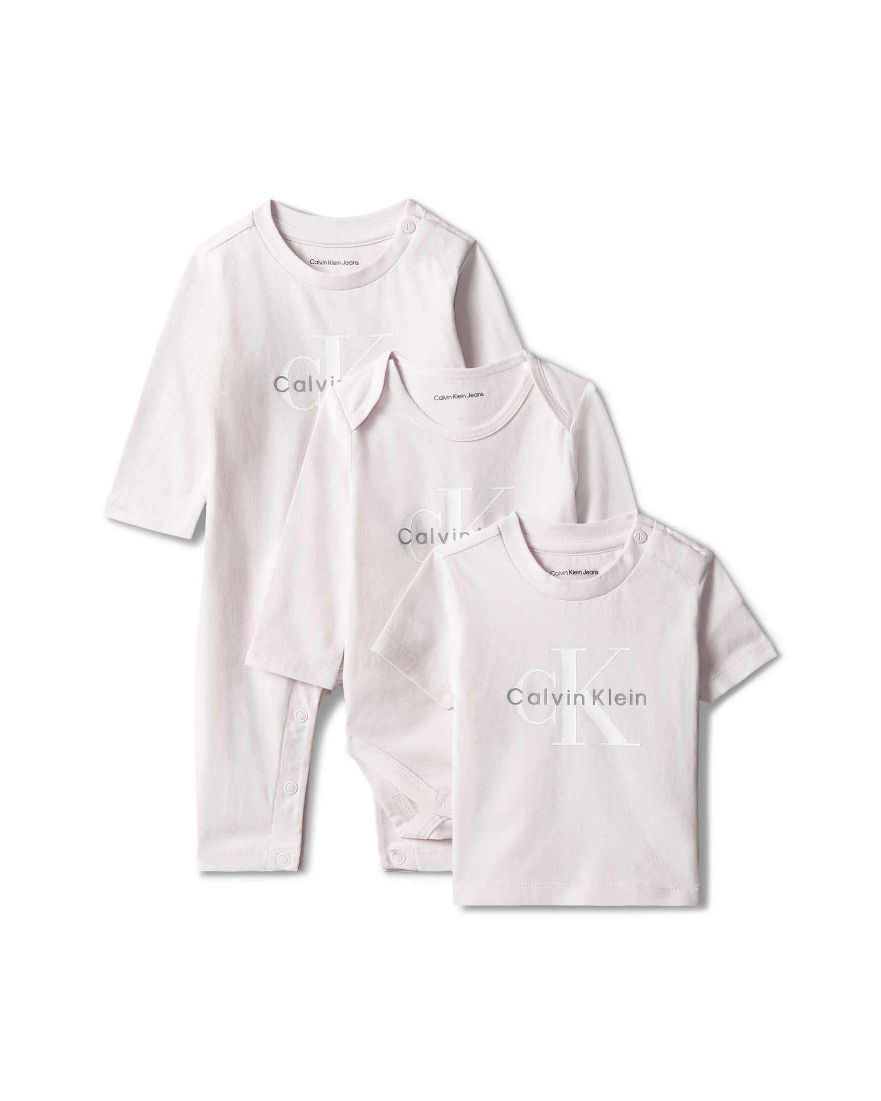 Set tre pezzi rosa cipria Calvin Klein con body tutina e t-shirt in cotone stretch