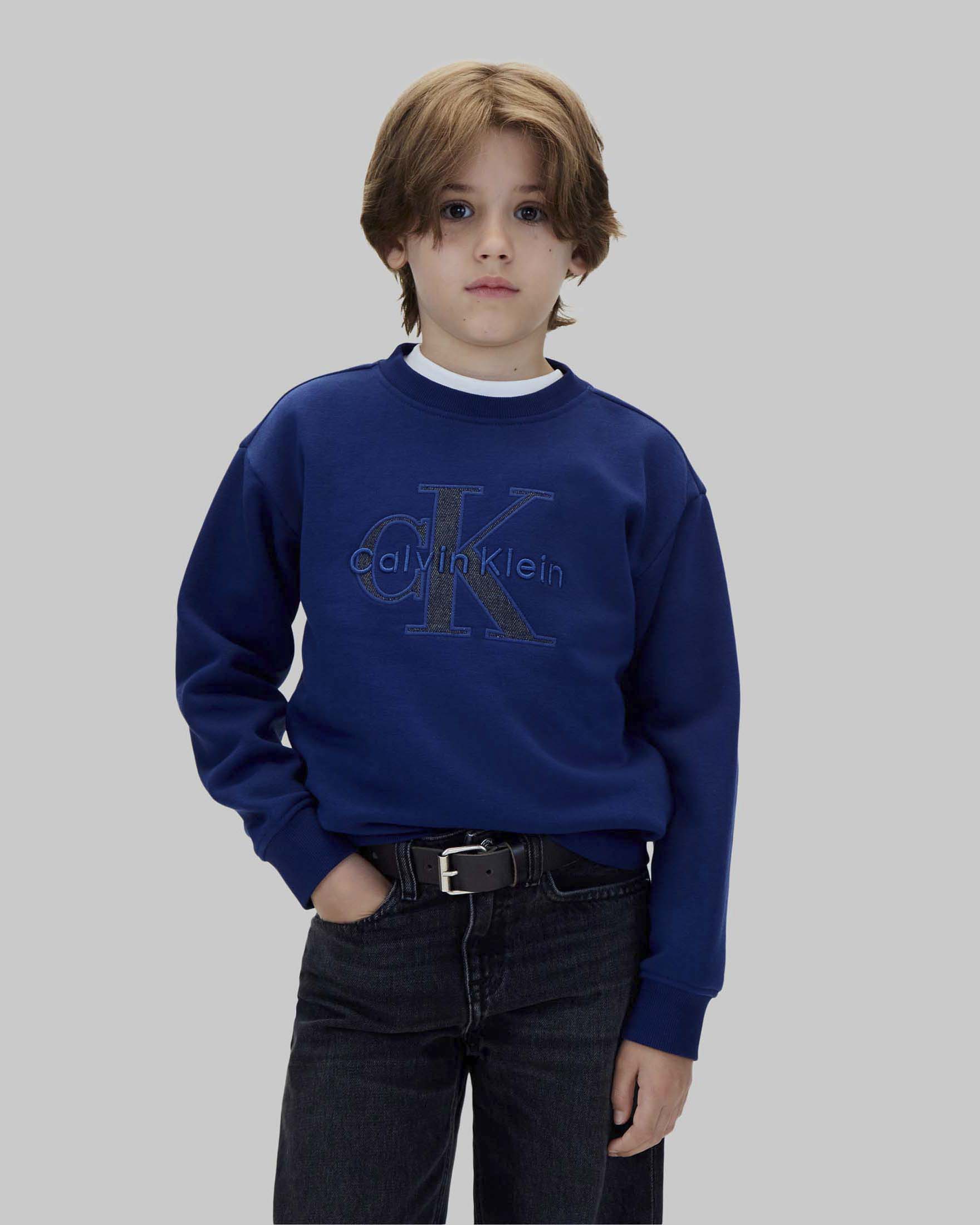 Felpa blu Calvin Klein con maxi logo effetto denim sul davanti