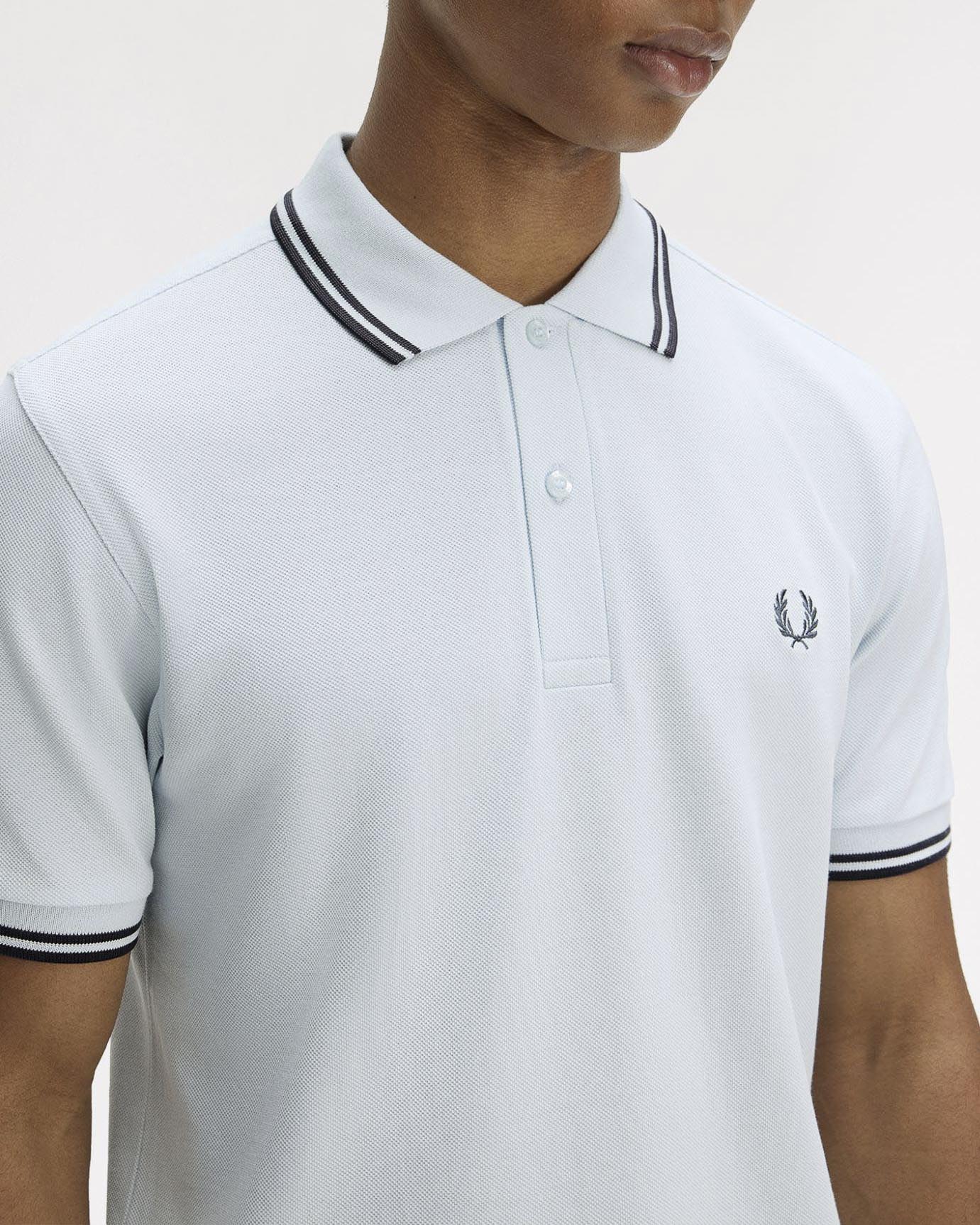 Polo azzurra mezza manica Fred Perry con bordino antracite image
