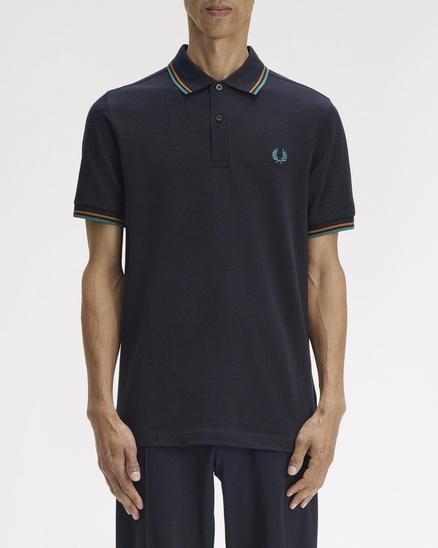 Polo blu mezza manica Fred Perry con bordino ottanio e arancione