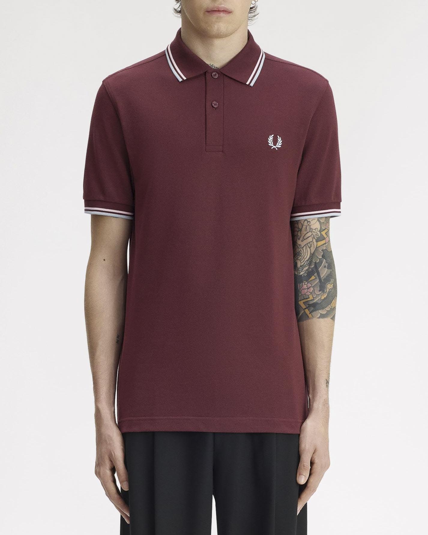 Polo bordeaux mezza manica Fred Perry con bordino bianco e azzurro