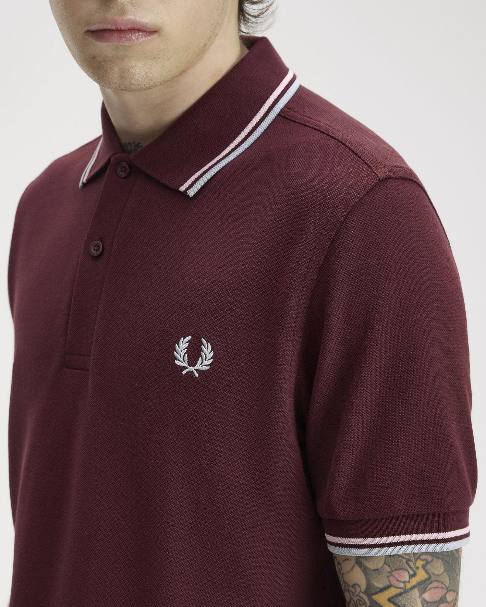 Polo bordeaux mezza manica Fred Perry con bordino bianco e azzurro image