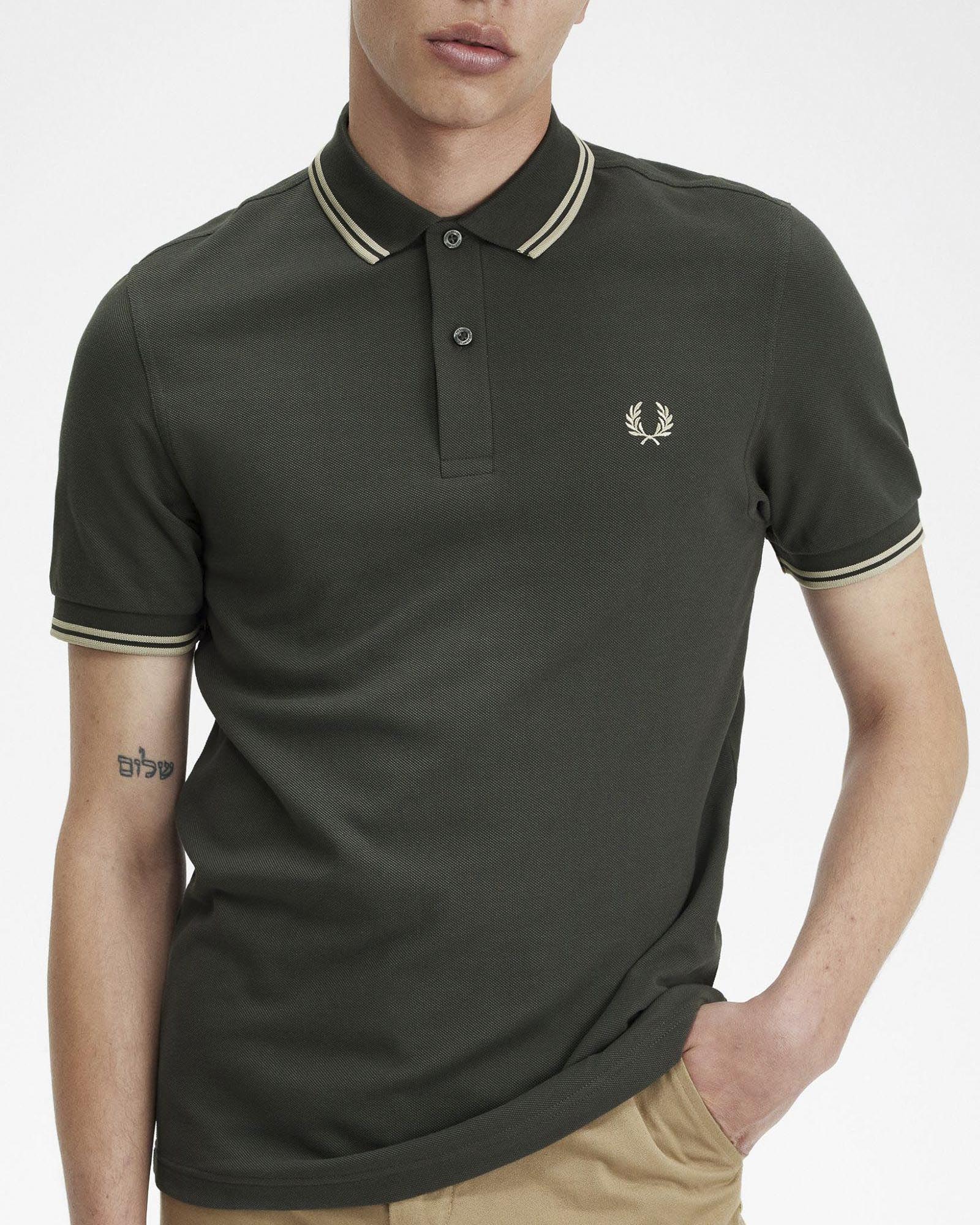 Polo verde militare mezza manica Fred Perry con bordino salvia image