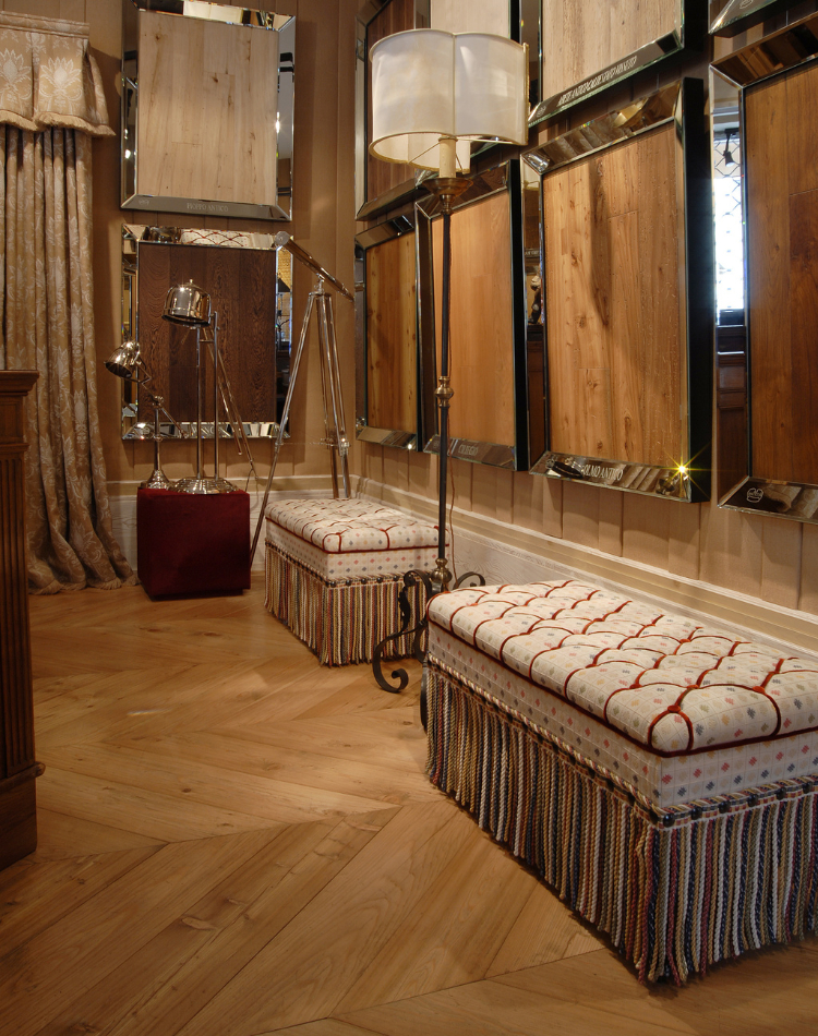 parquet in legno larice con posa a spina di pesce