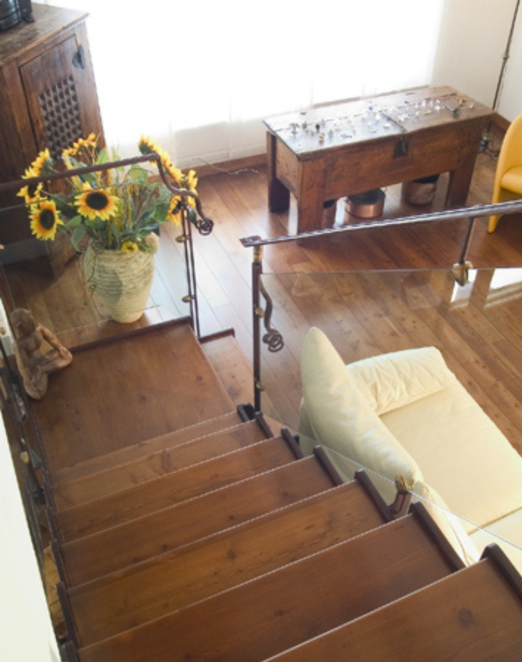 scala interna in legno larice antico