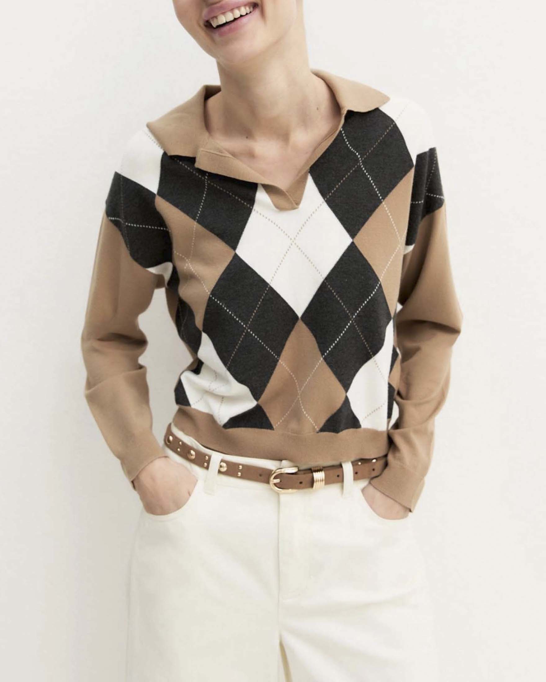 Maglia polo crop Emme Marella color cammello in misto viscosa con motivo a losanghe a contrasto