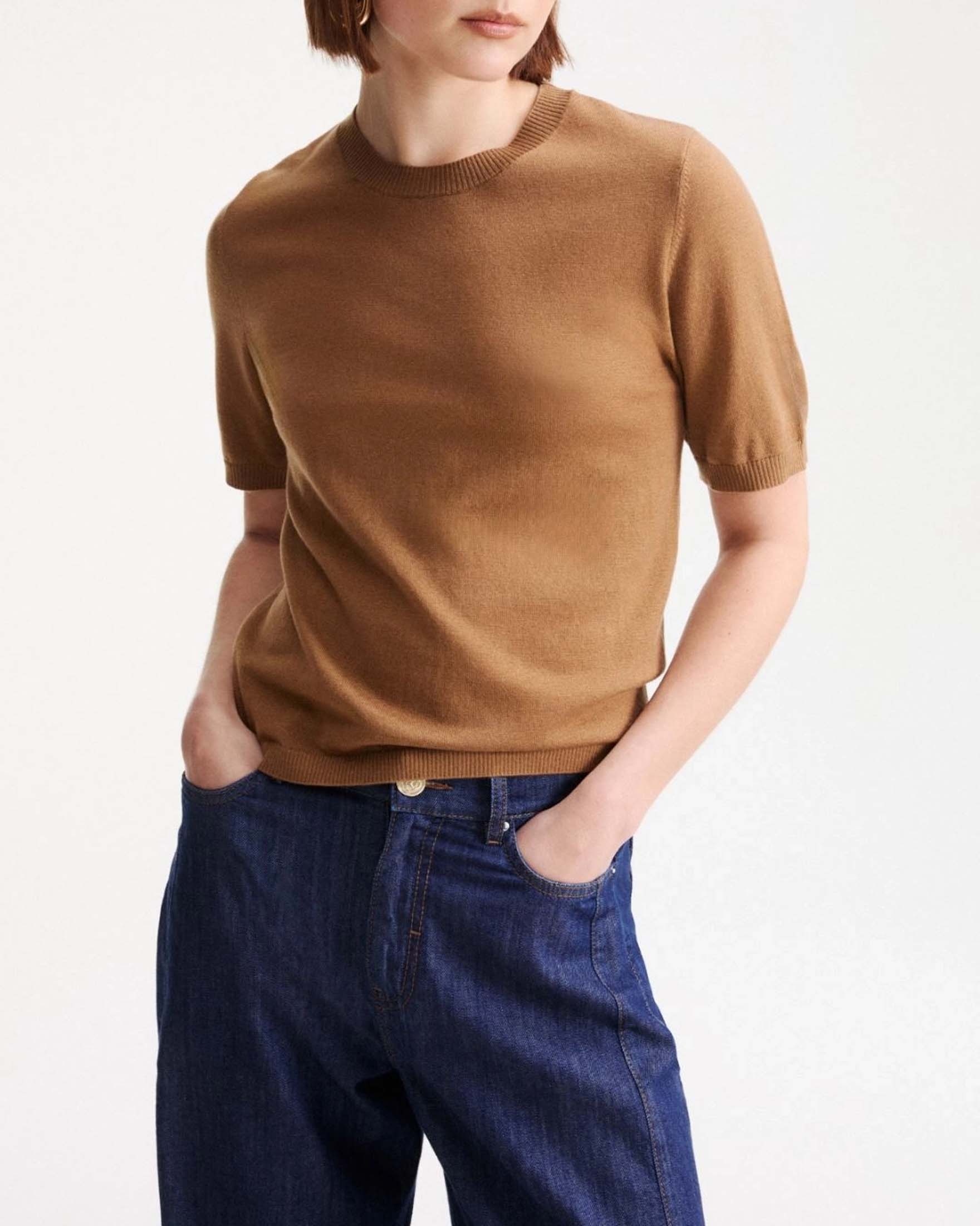 Maglia maniche corte Marella marrone in pura lana merino extrafine con scollo a giro e bordi a coste