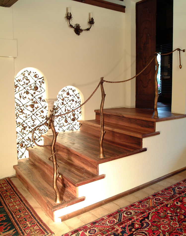 scala interna in legno noce