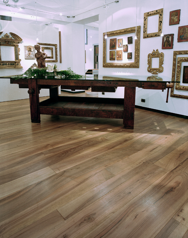 parquet in noce con tono naturale