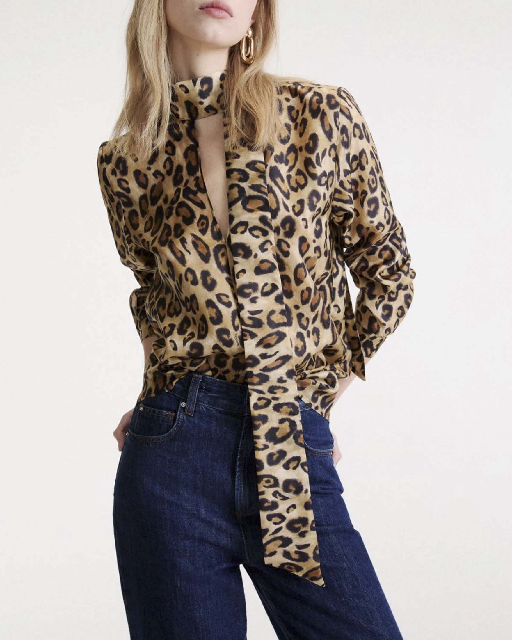Blusa Marella Sport in pura seta a stampa animalier con scollo a V e fusciacca al collo