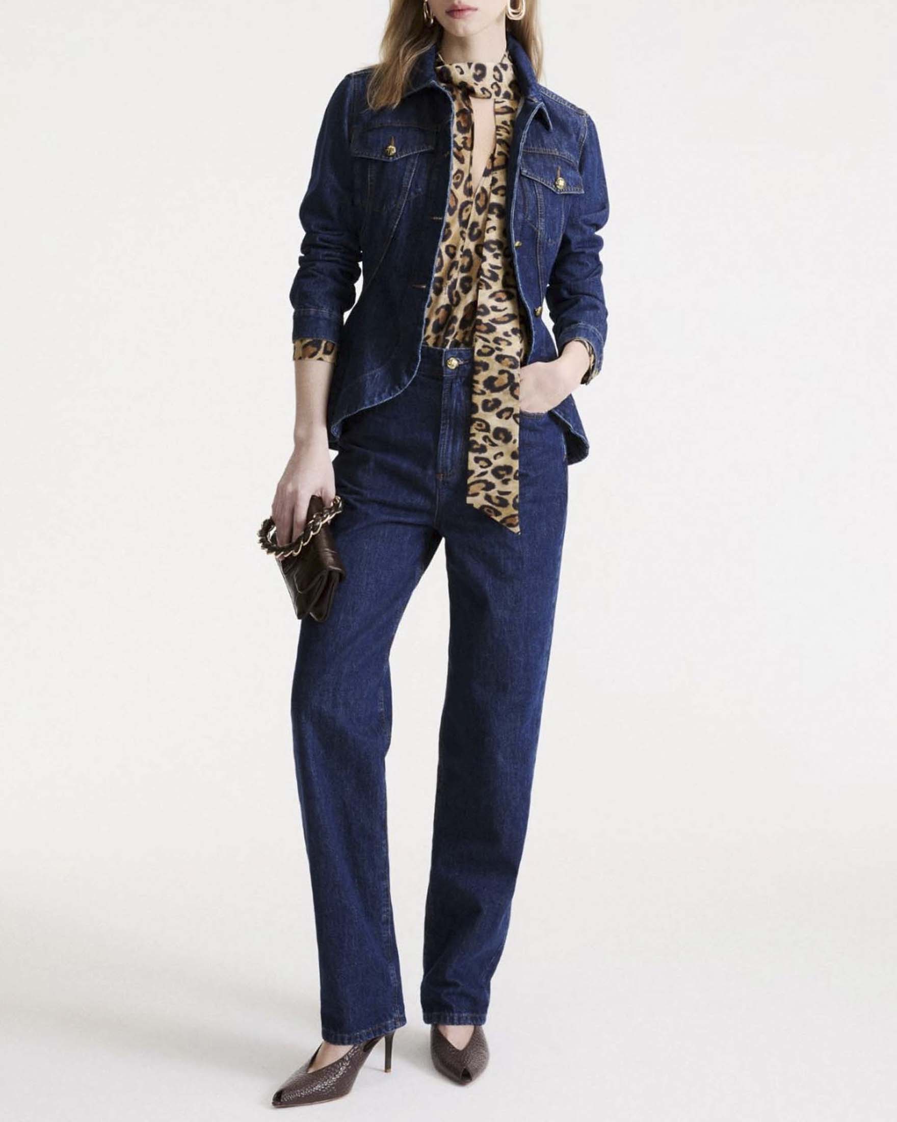 Blusa Marella Sport in pura seta a stampa animalier con scollo a V e fusciacca al collo image