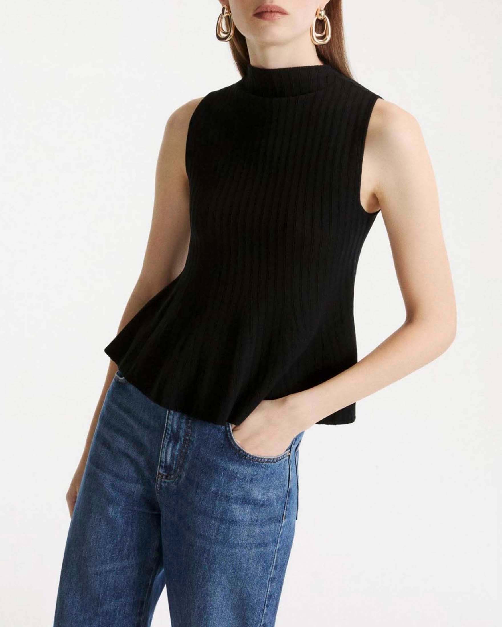 Top smanicato Marella Sport nero in lyocell a coste con linea fit and flare e collo rialzato