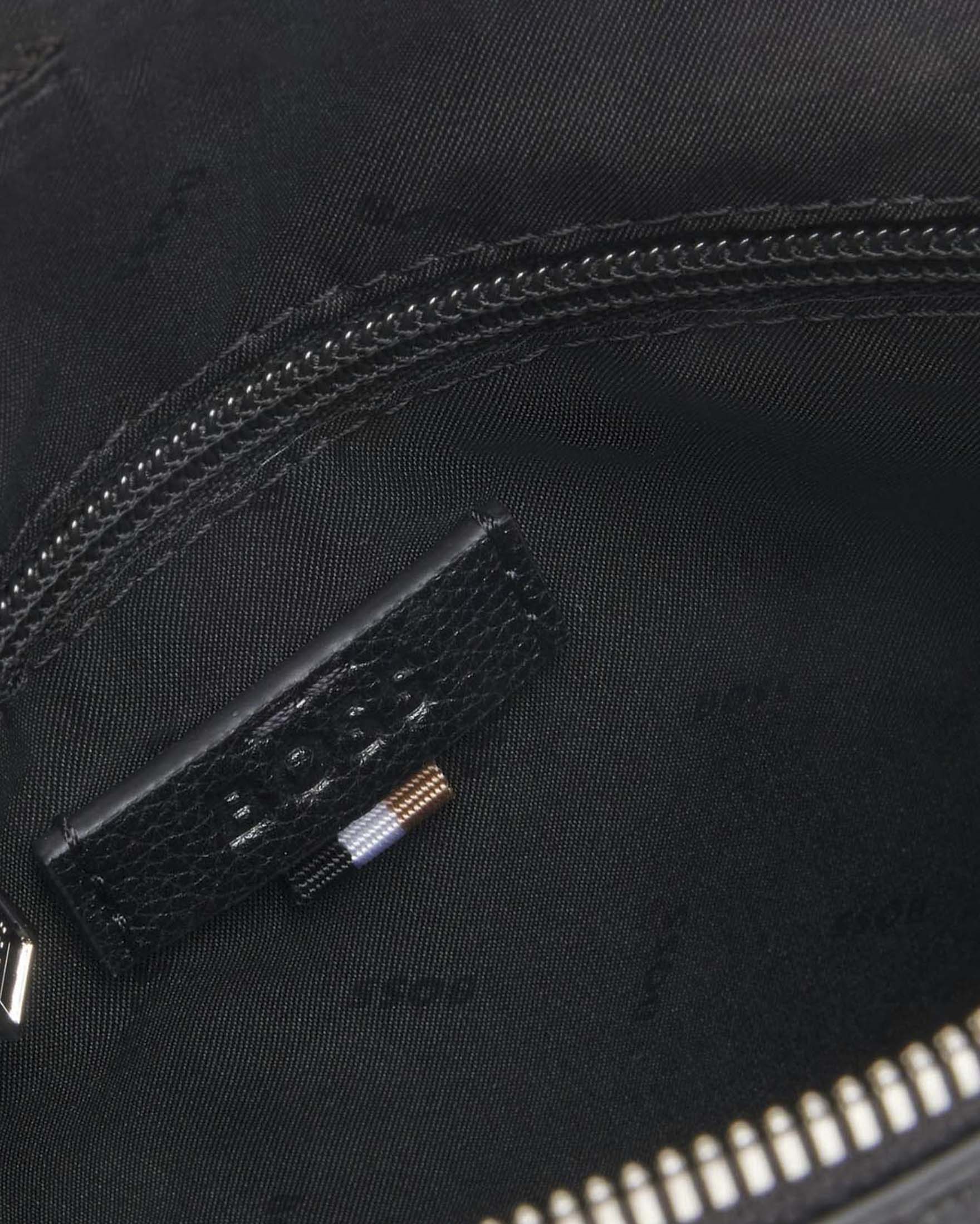 Borsello Boss nero in similpelle con logo in rilievo image