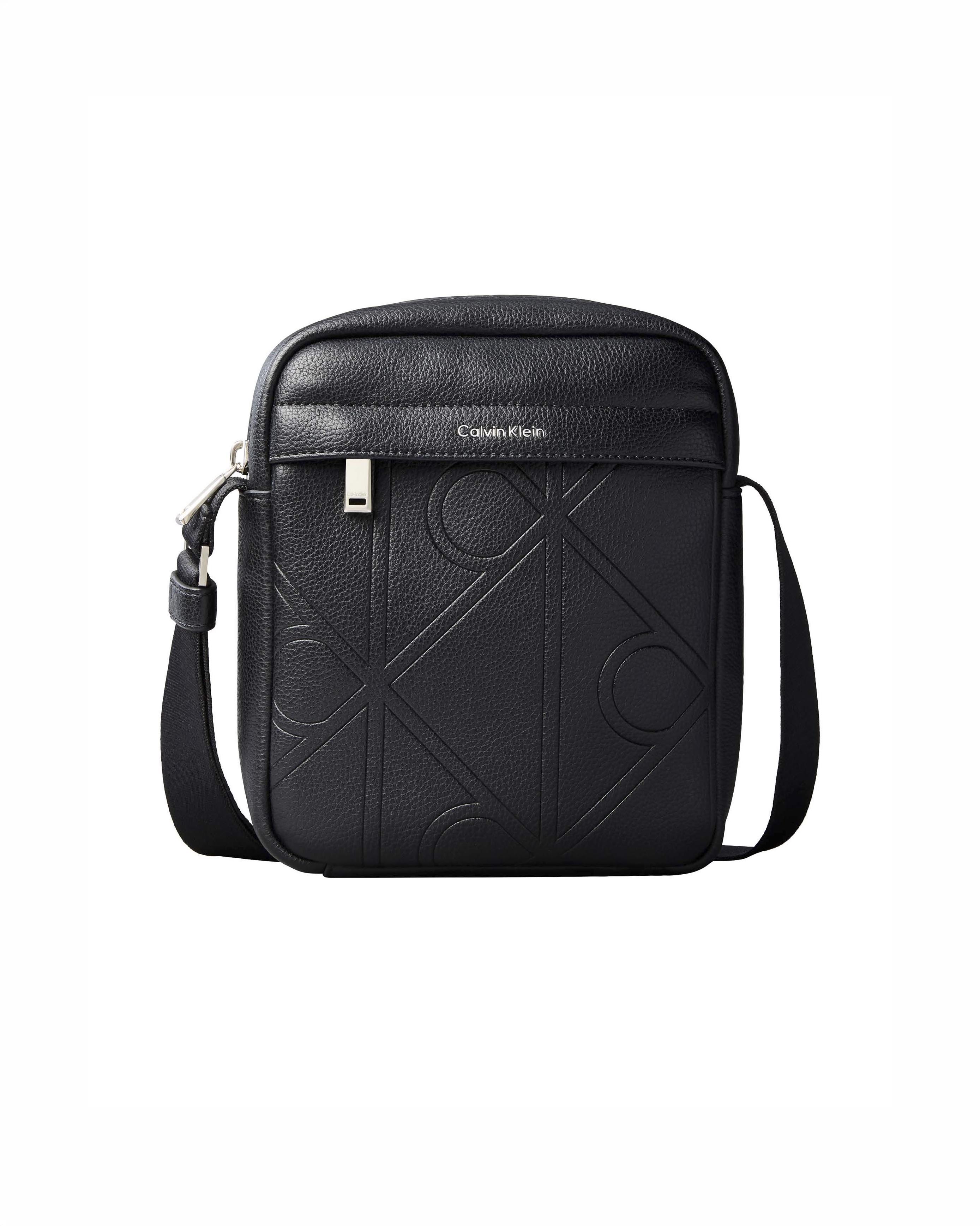 Borsa a tracolla Calvin Klein nera in similpelle con logo in rilievo