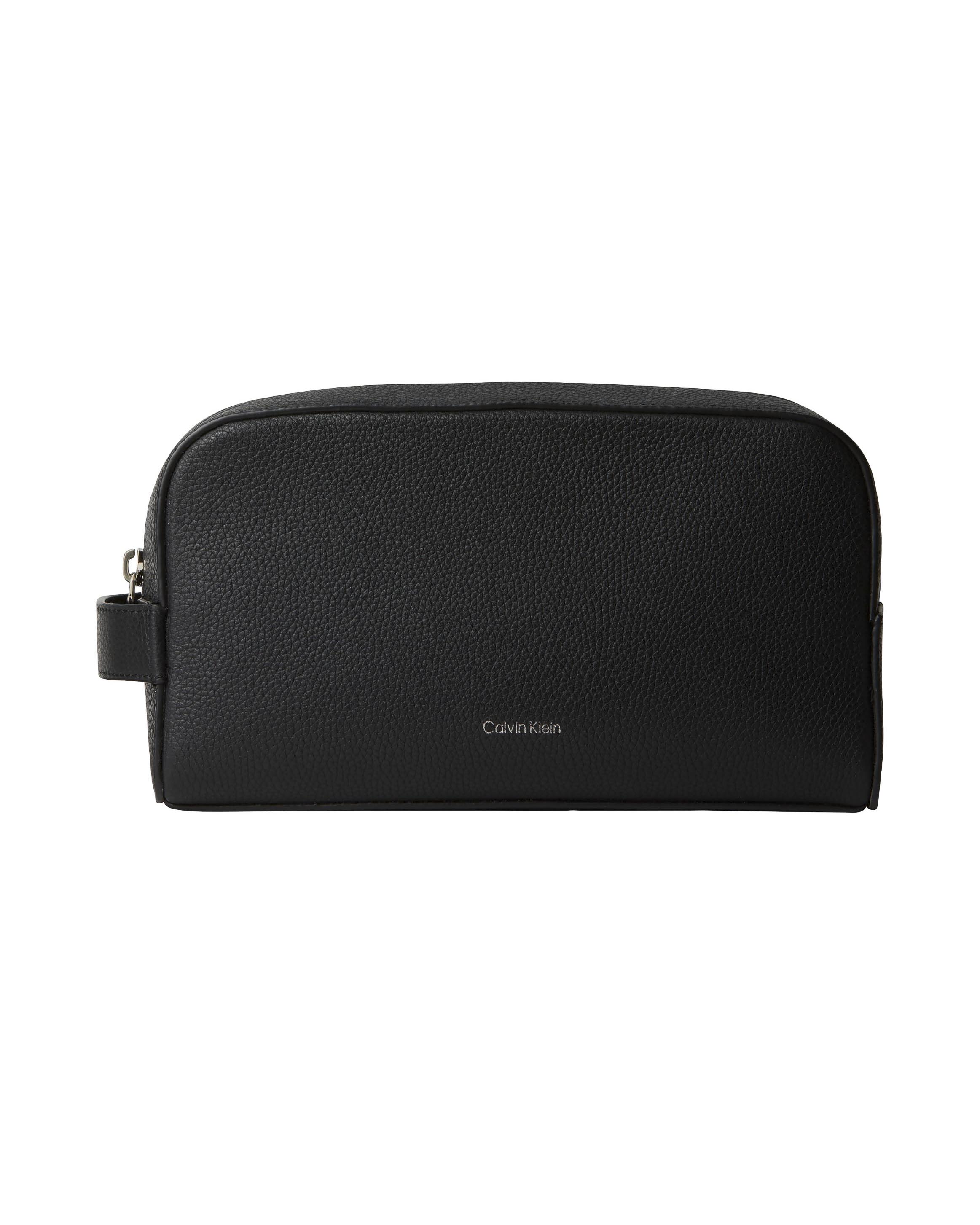 Beauty case Calvin Klein nero in pelle martellata con logo in rilievo