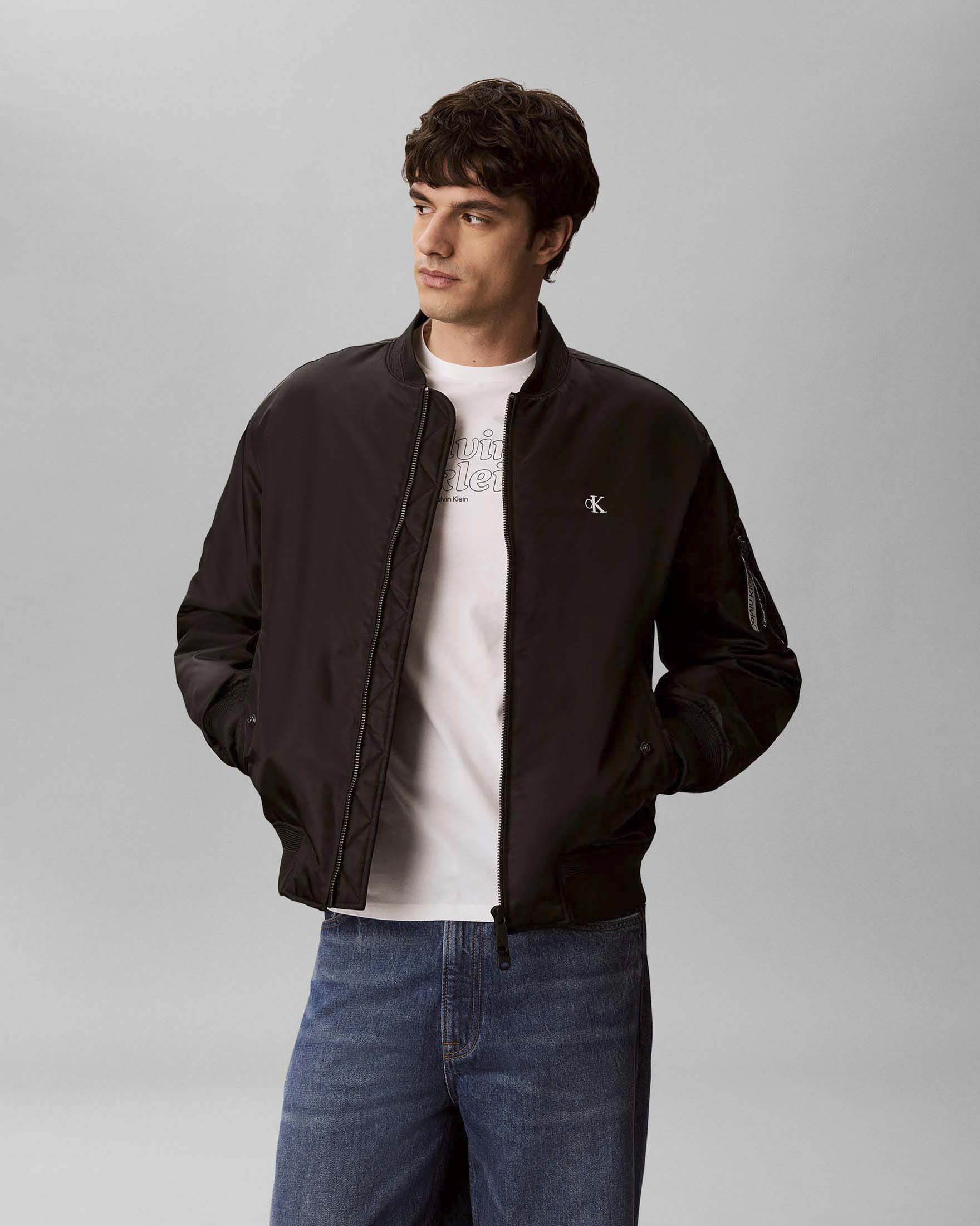 Bomber Calvin Klein Jeans nero in nylon con logo ricamato image