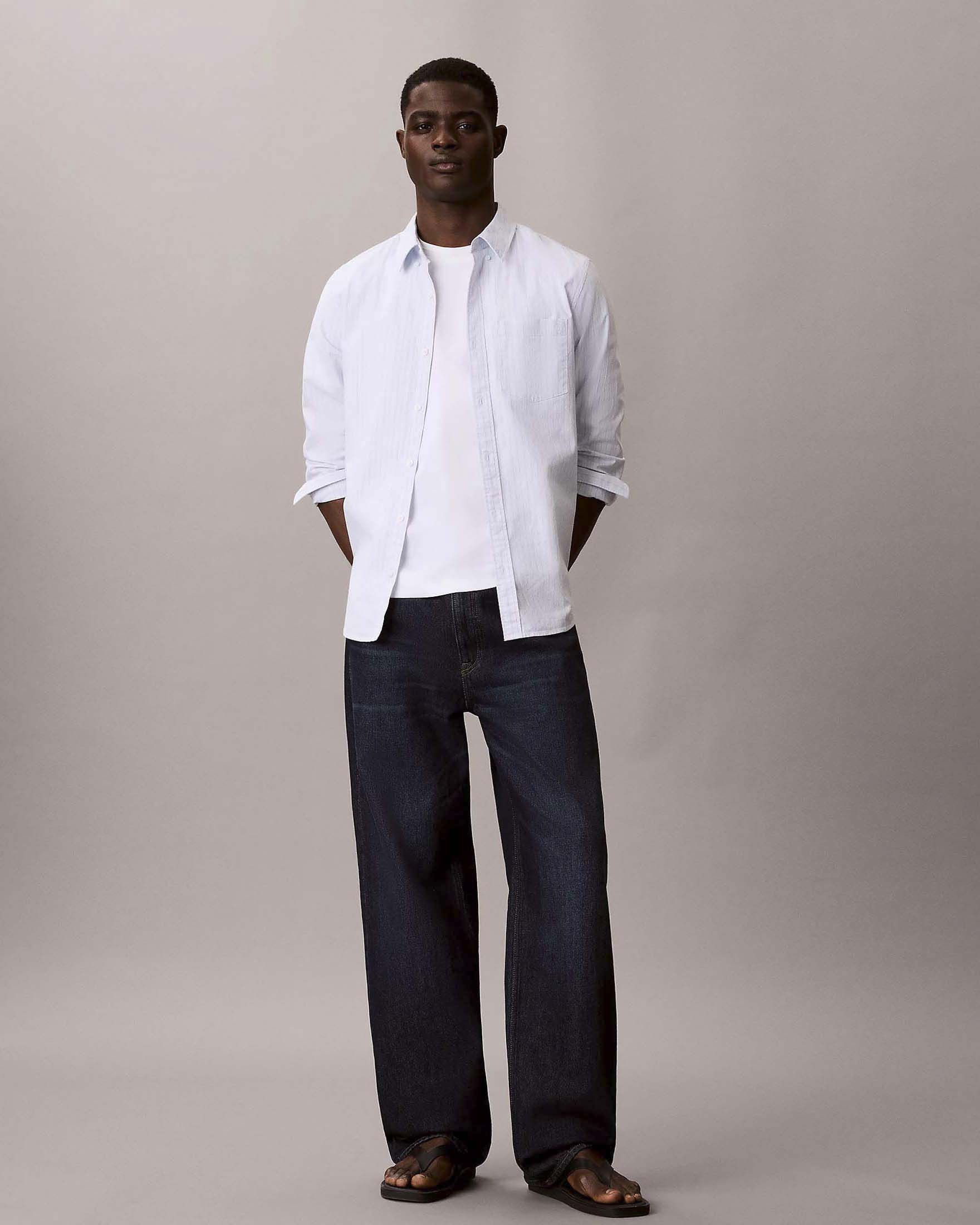 Jeans Calvin Klein Jeans lavaggio scuro in cotone con patch logo