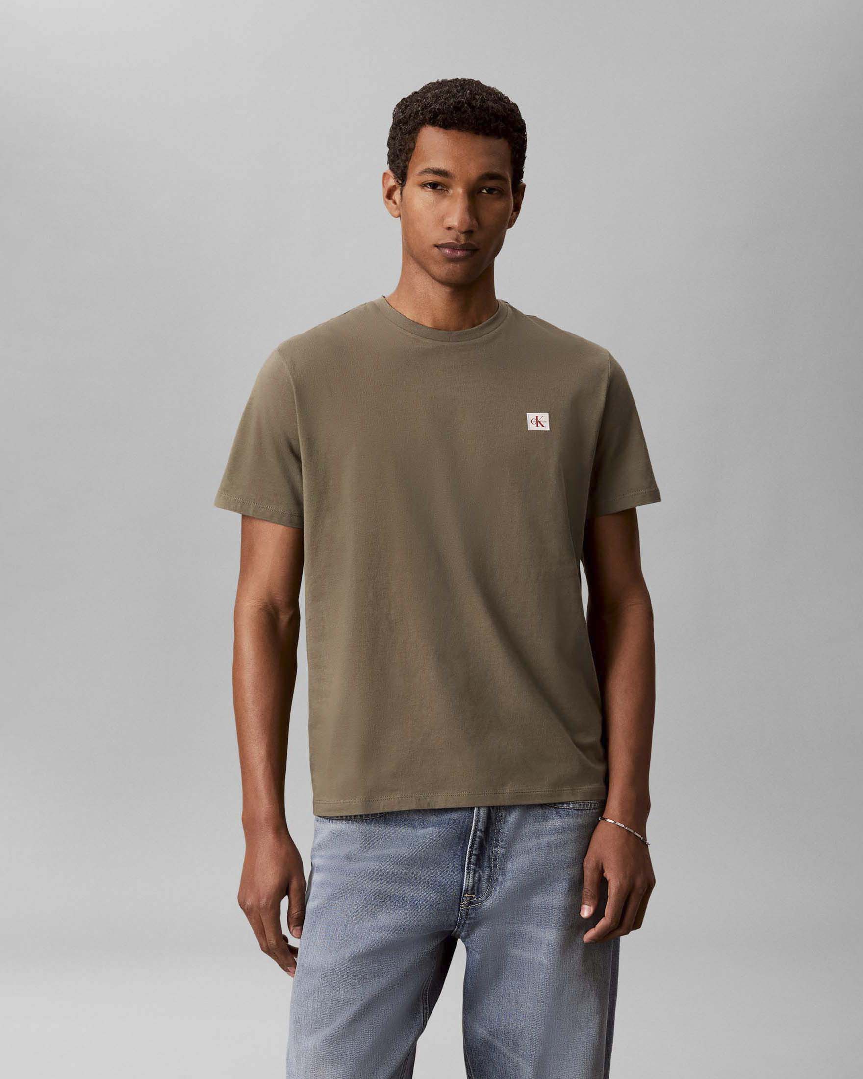 T-shirt mezza manica Calvin Klein Jeans verde militare in cotone con patch logo
