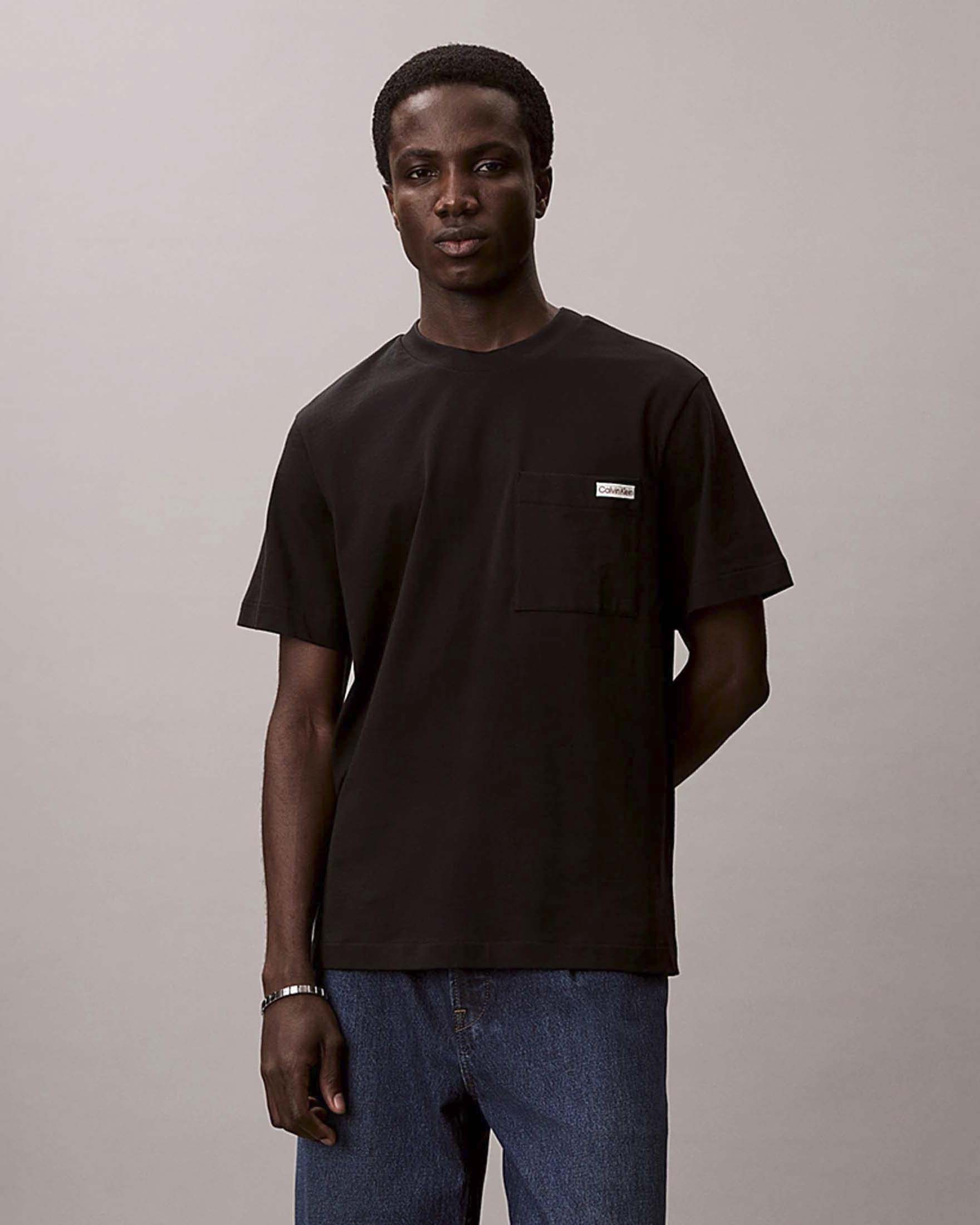 T-shirt mezza manica Calvin Klein Jeans nera in cotone con taschino