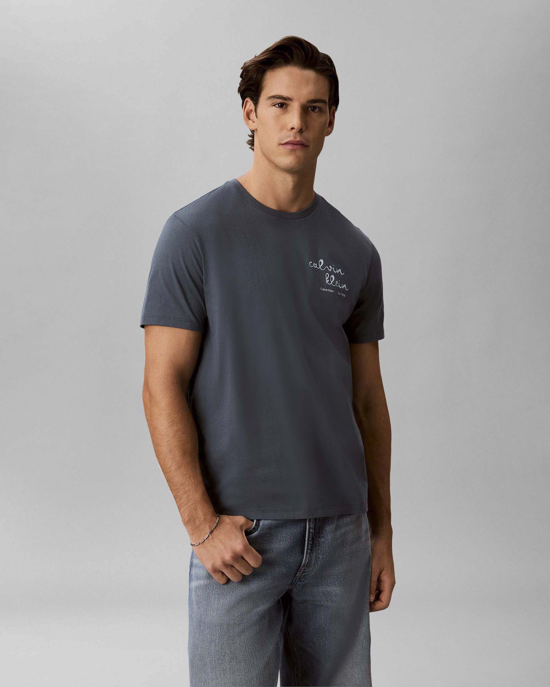 T-shirt Calvin Klein Jeans blu scuro in cotone con stampa logo