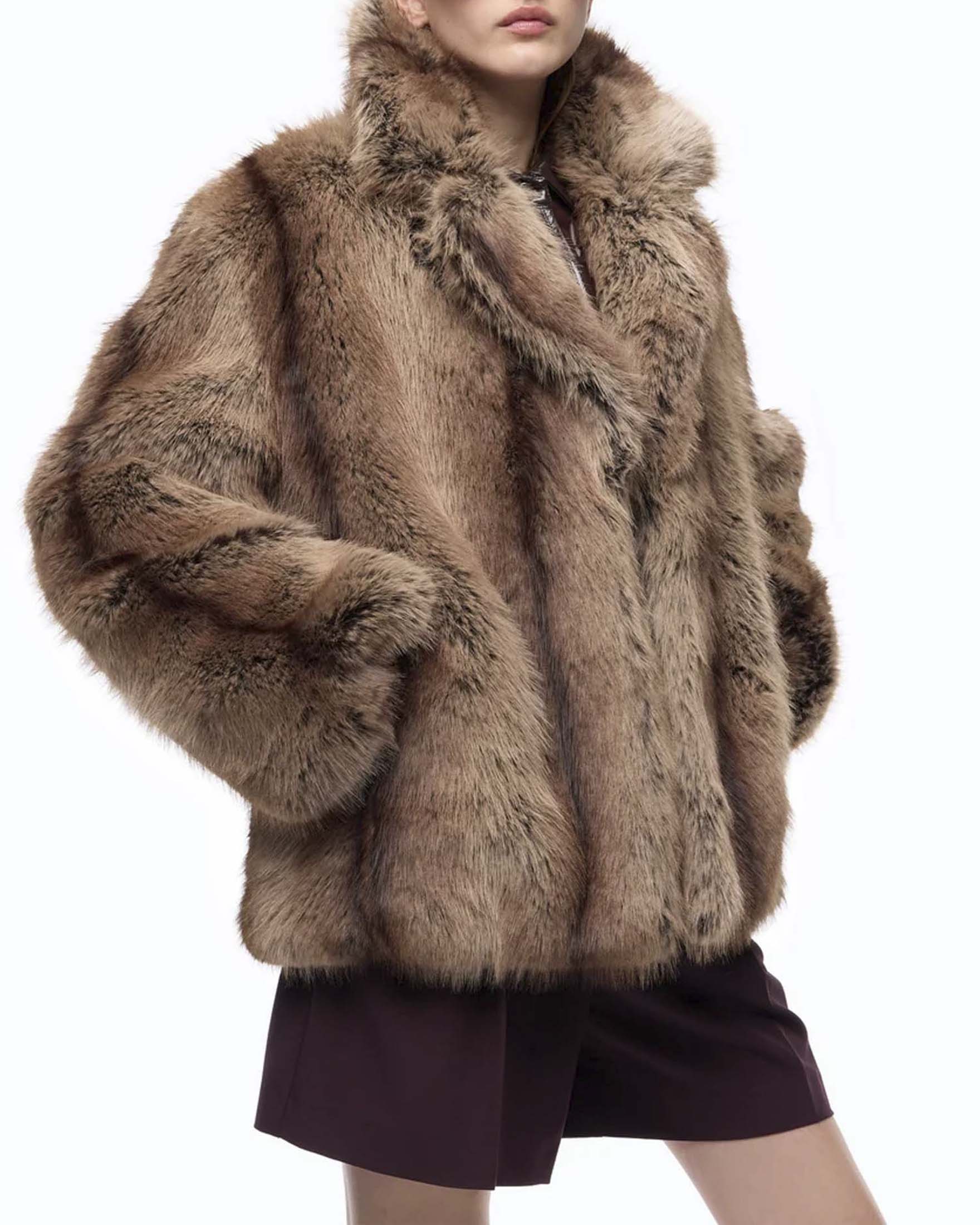 Caban over Pinko nocciola in ecopelliccia con fodera jacquard e collo a rever classico